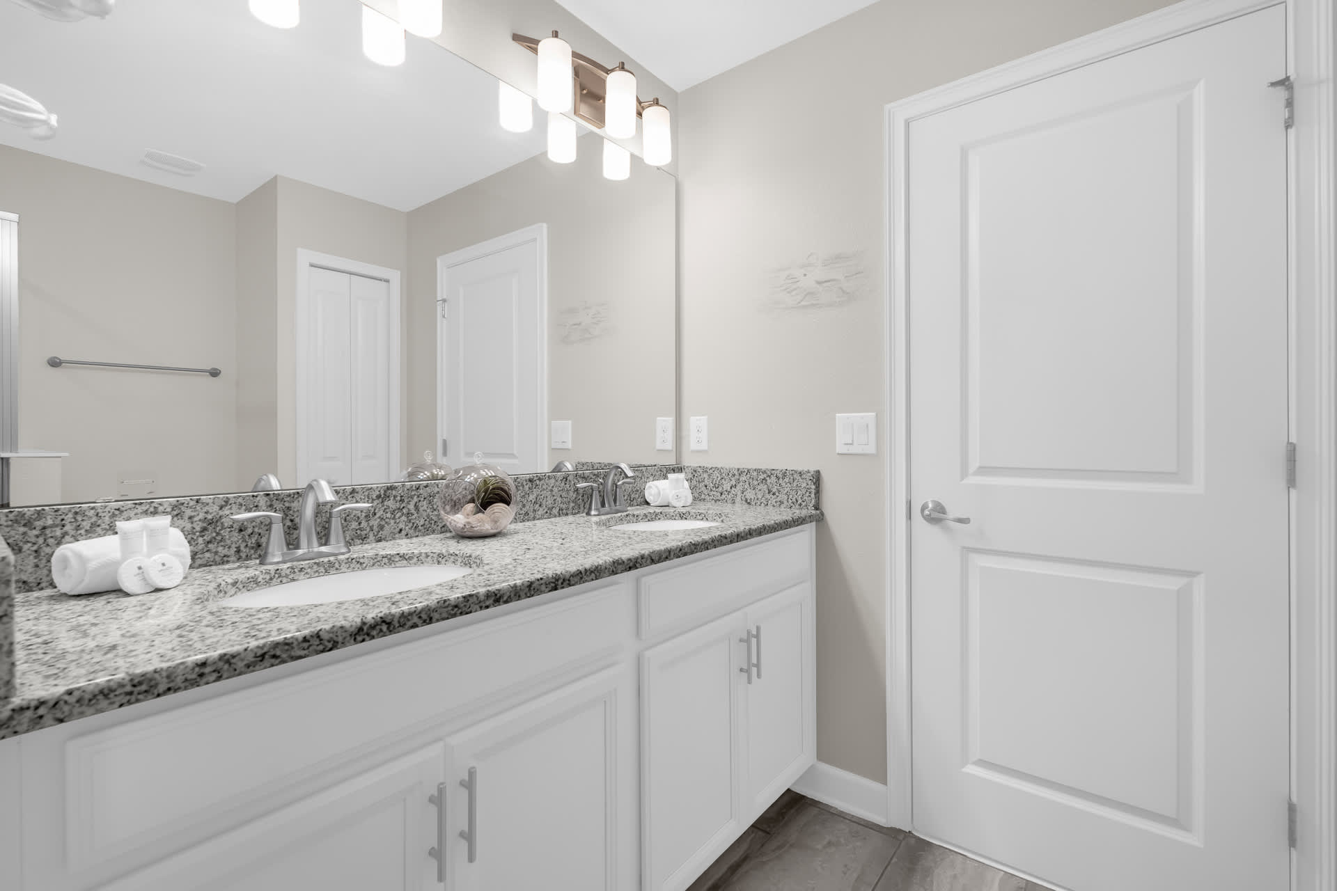 En-suite Bathroom with Double Vanity and Shower