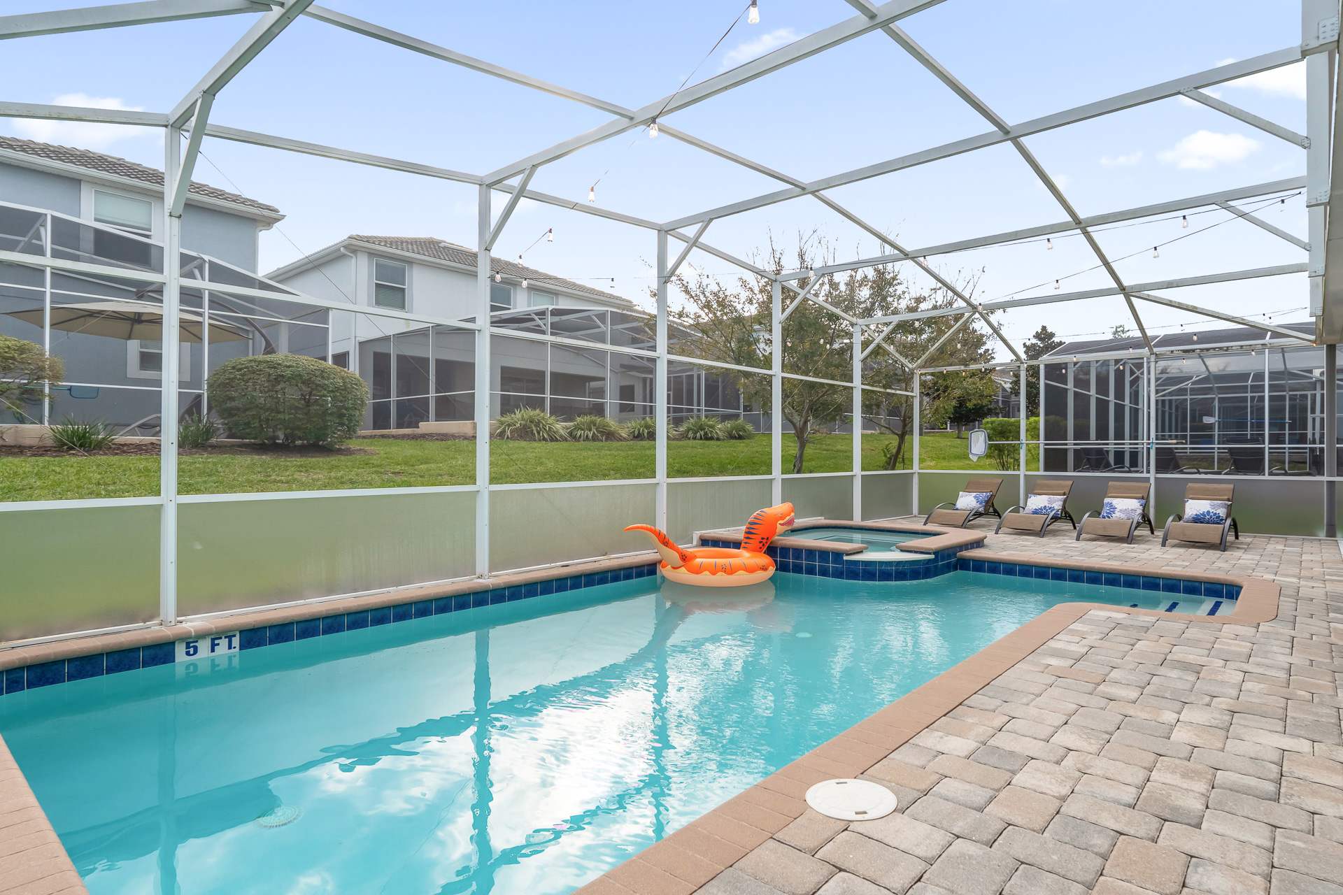 Private Swimming Pool and Hot Tub