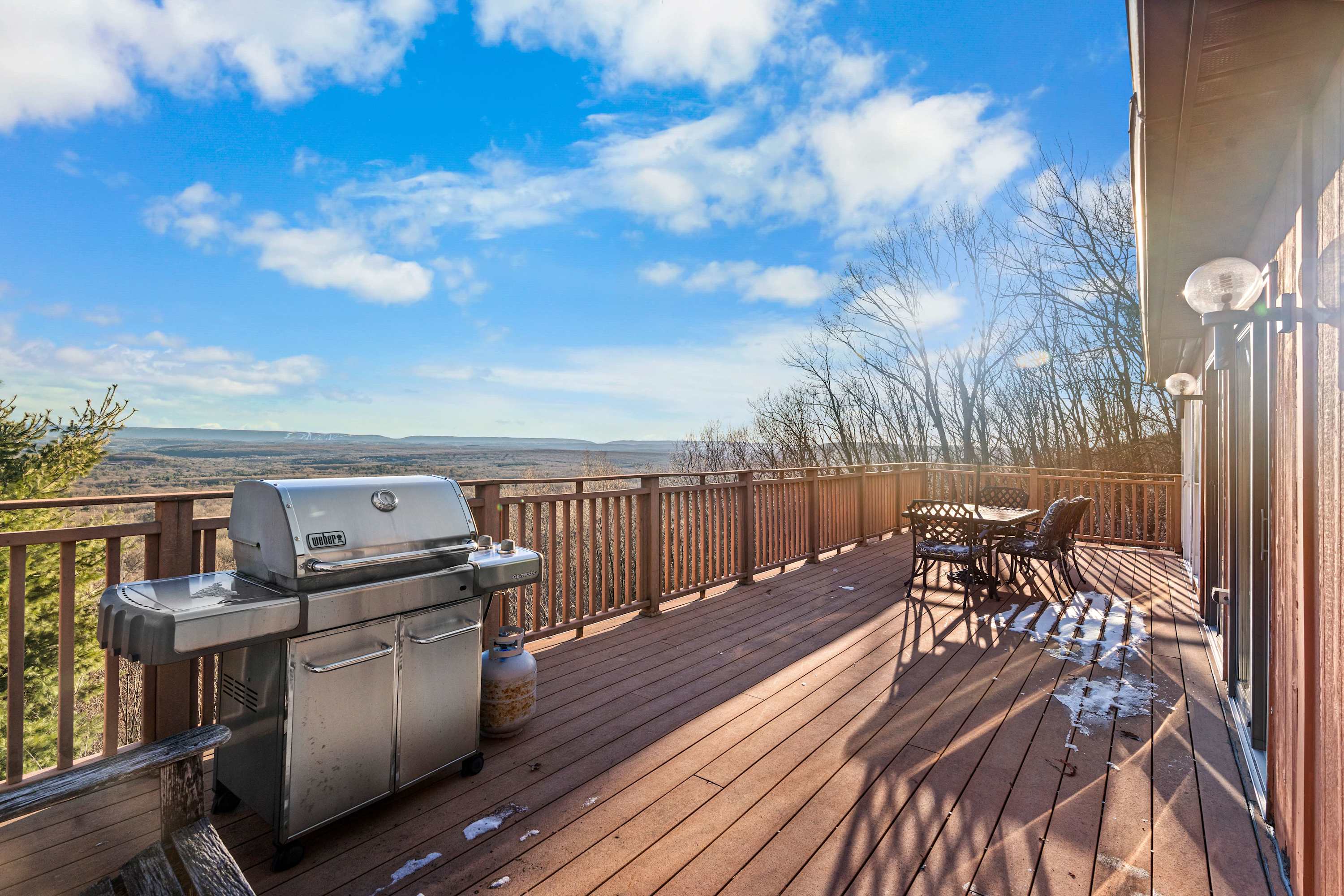 Mountain Retreat: Epic Views, Pool Table & More!