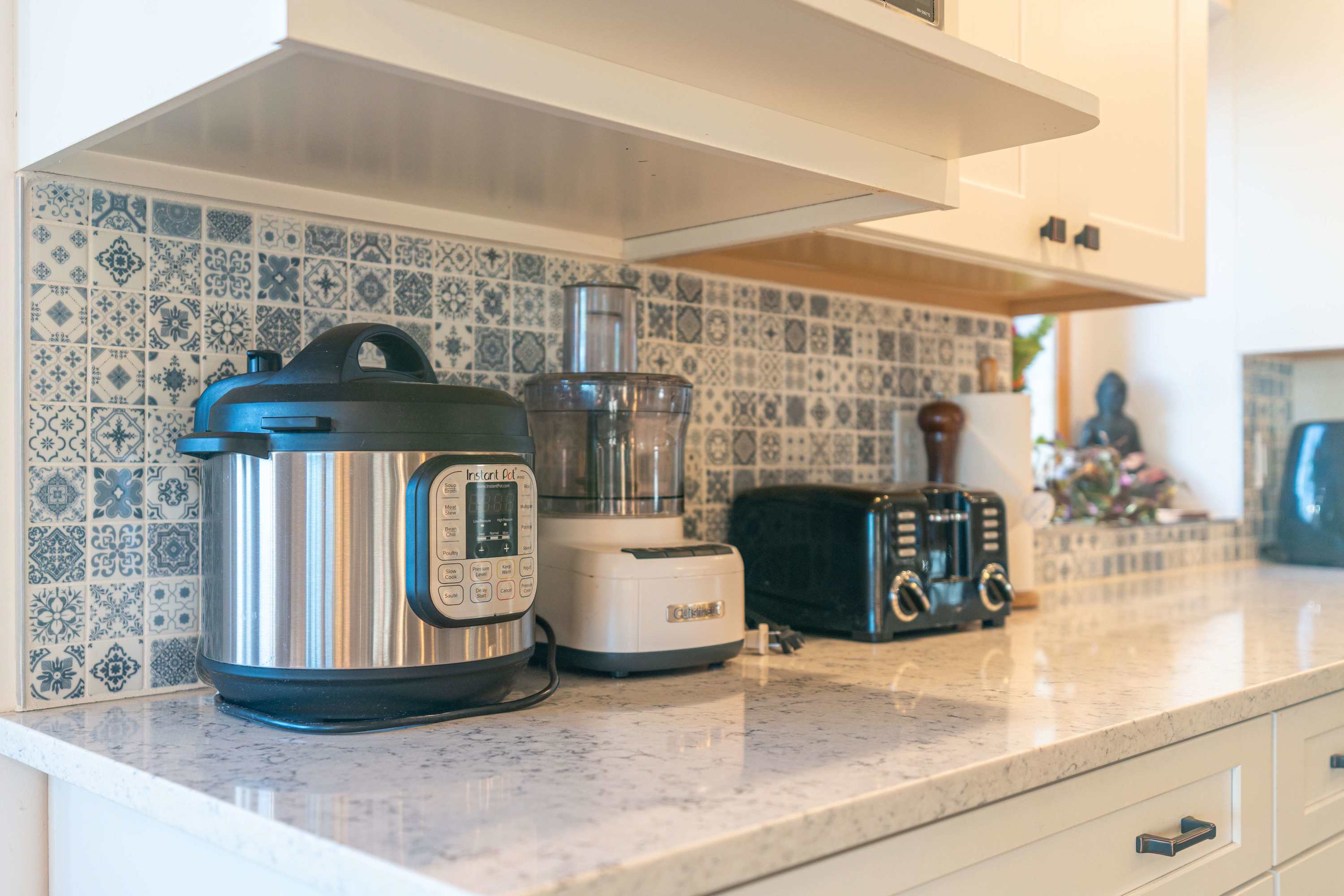 From slow-cooked meals to quick morning toast, this kitchen has it all!