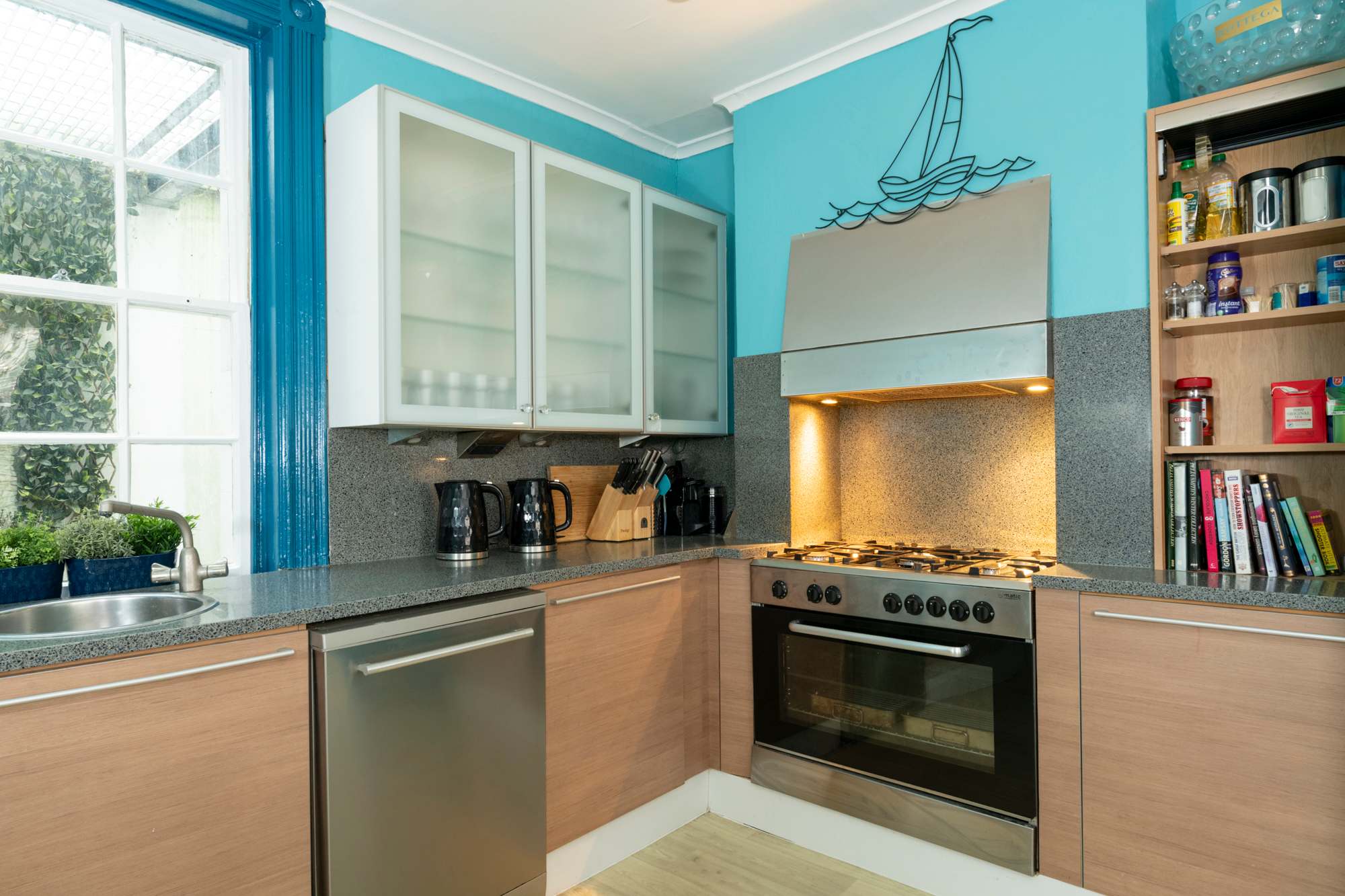 Darling By The Sea | by Brighton Holiday Lets - Brighton Holiday Home - Image 7