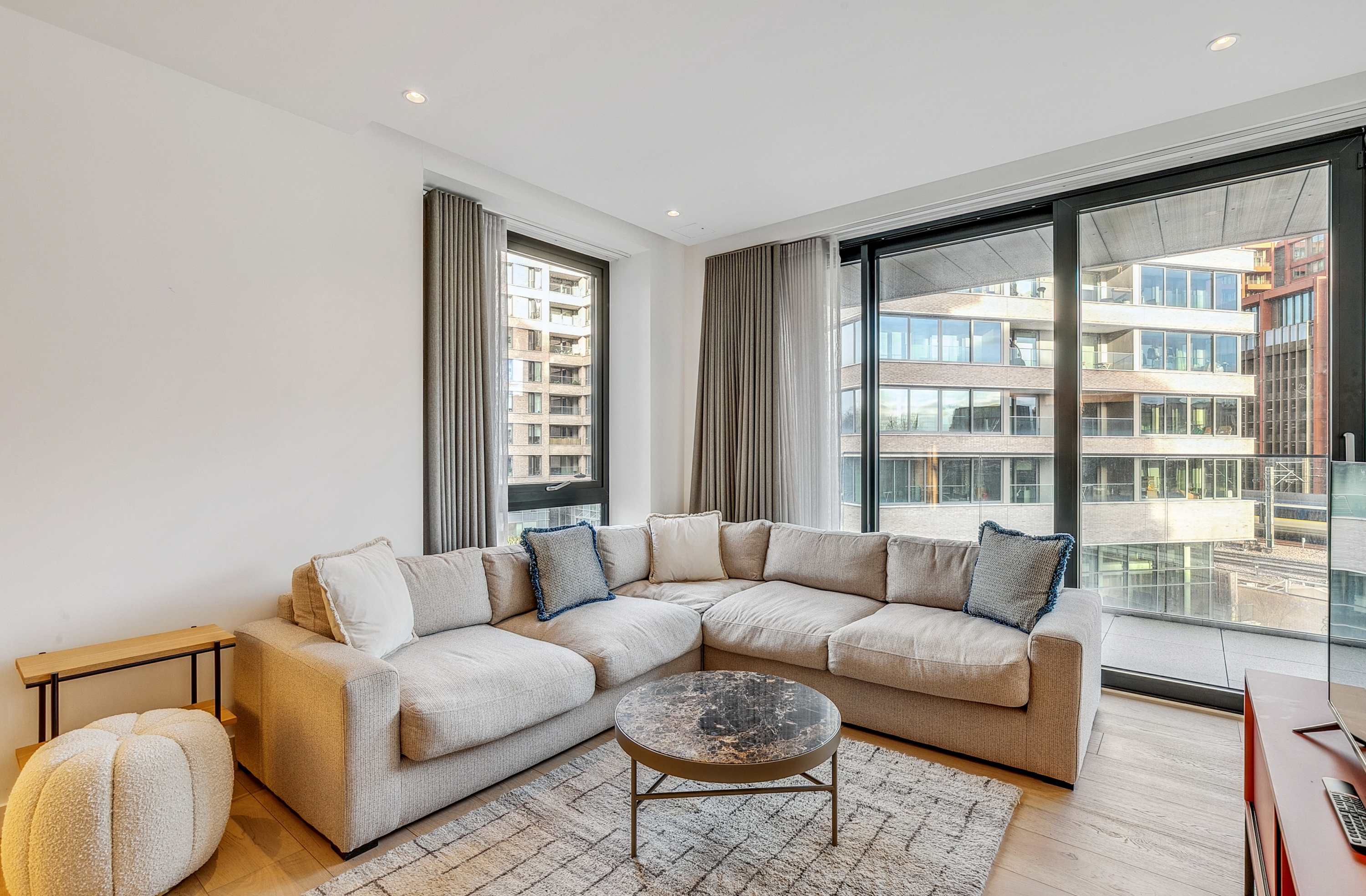2BR Flat : London's Timeless Appeal