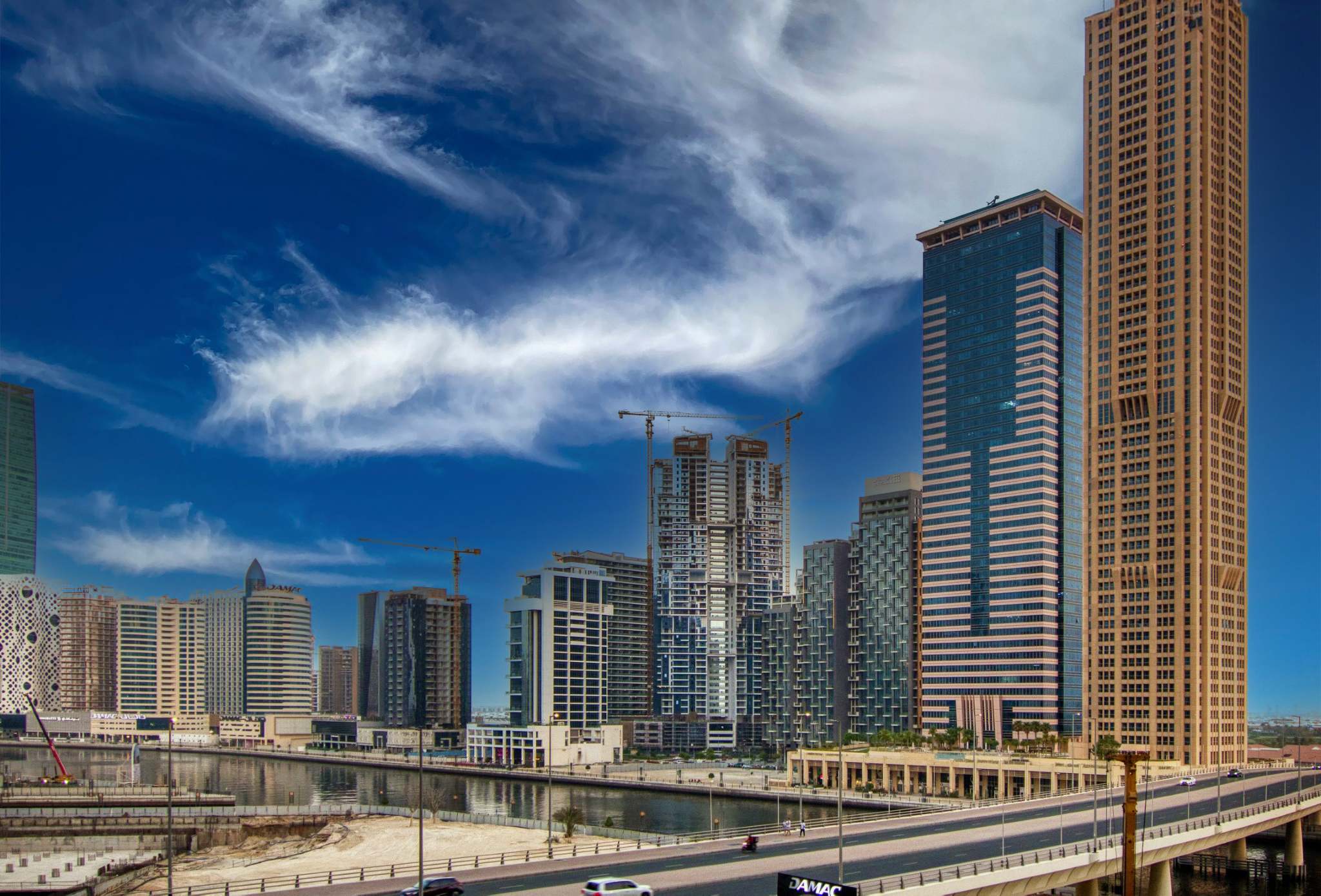 Quasi-Homes | Dubai Zada king bed, pool & gym · 2