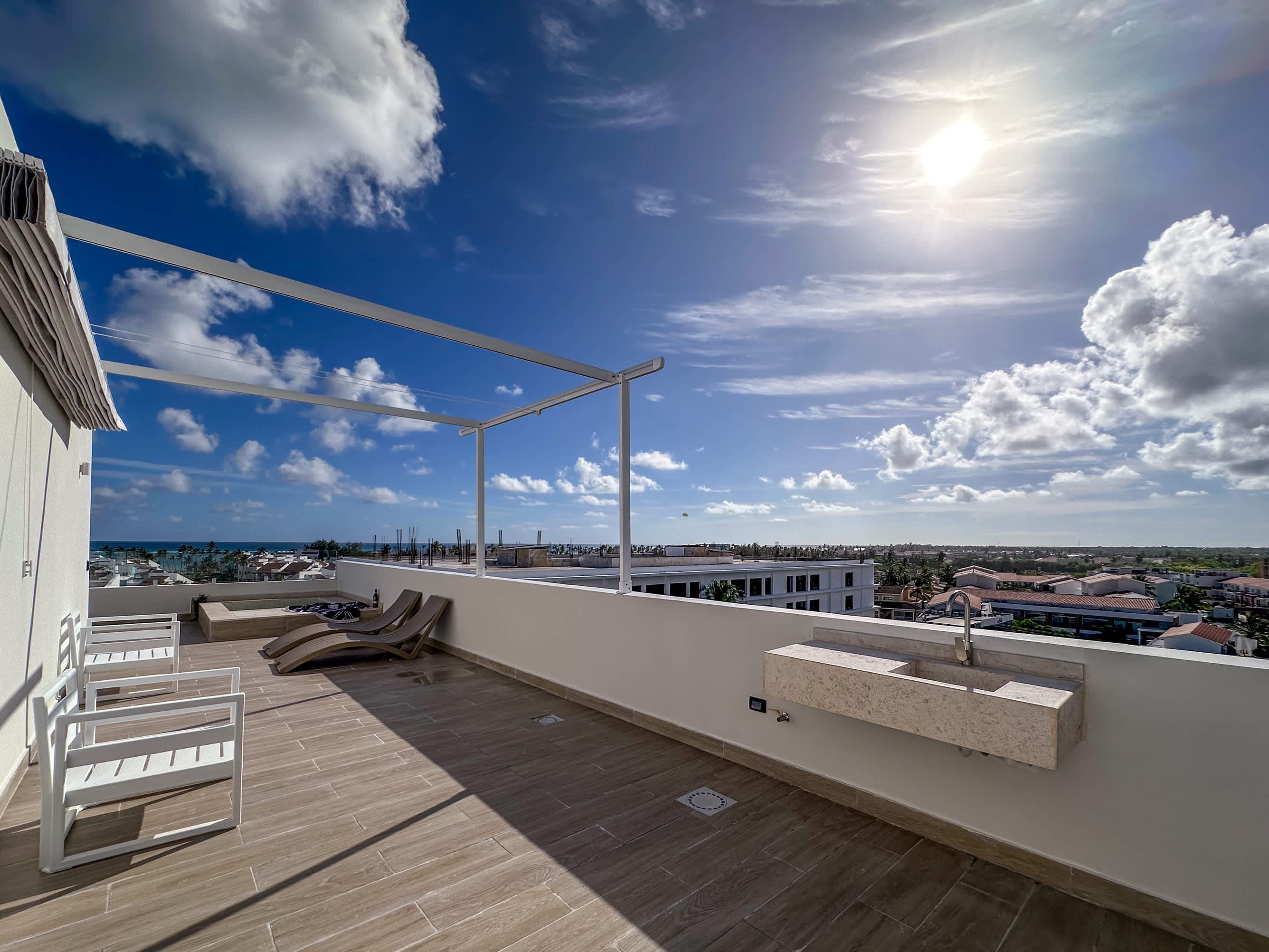 Fantastic Beach Penthouse w/ BBQ and rooftop