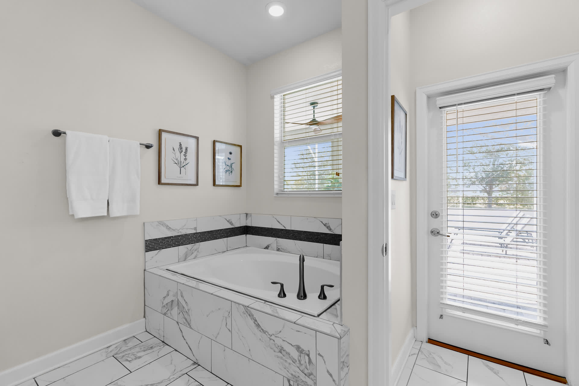 Spa-like Soaker Bathtub