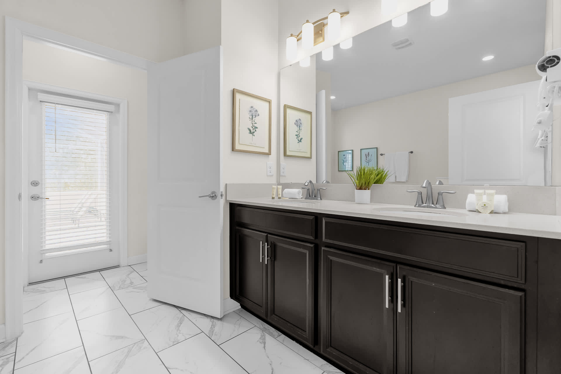 Ground Level King Ensuite Bathroom with Patio Access