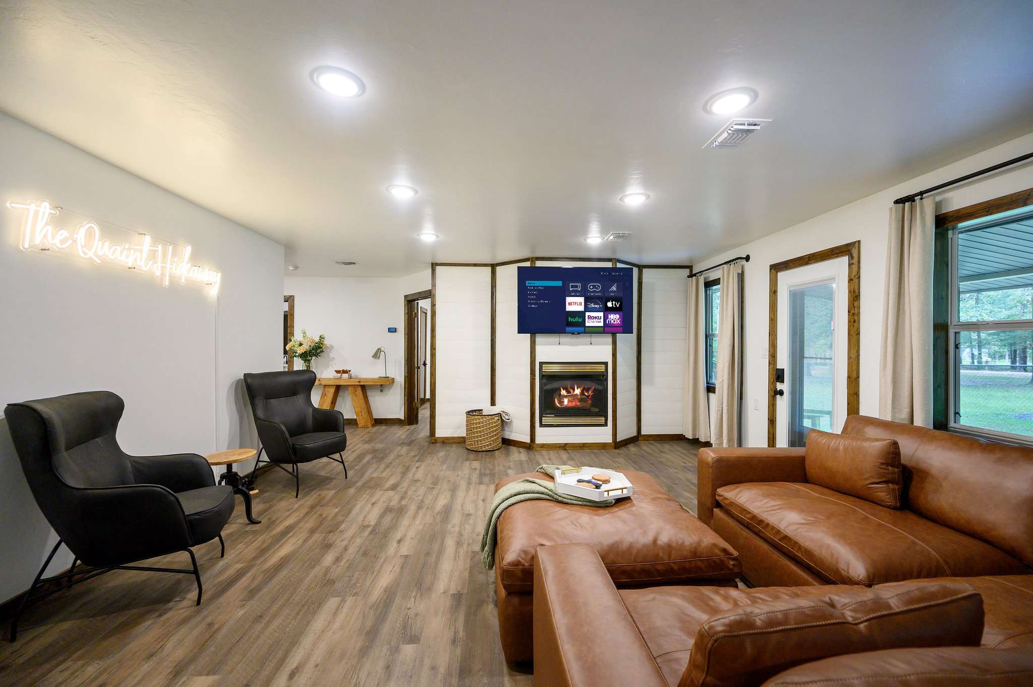 Casino Close! Hot Tub-Firepit-Pool Table Sleeps 14