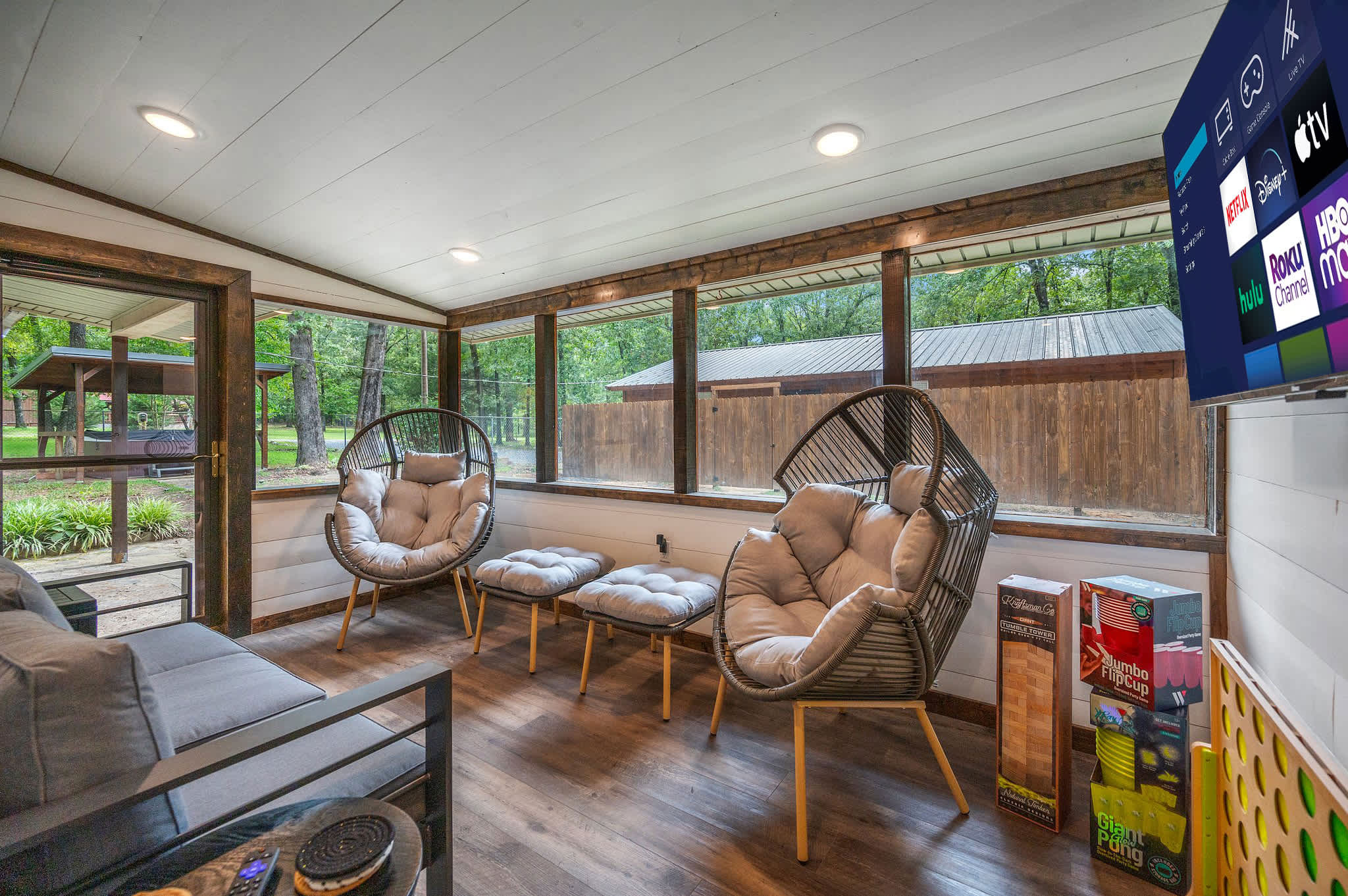 Casino Close! Hot Tub-Firepit-Pool Table Sleeps 14