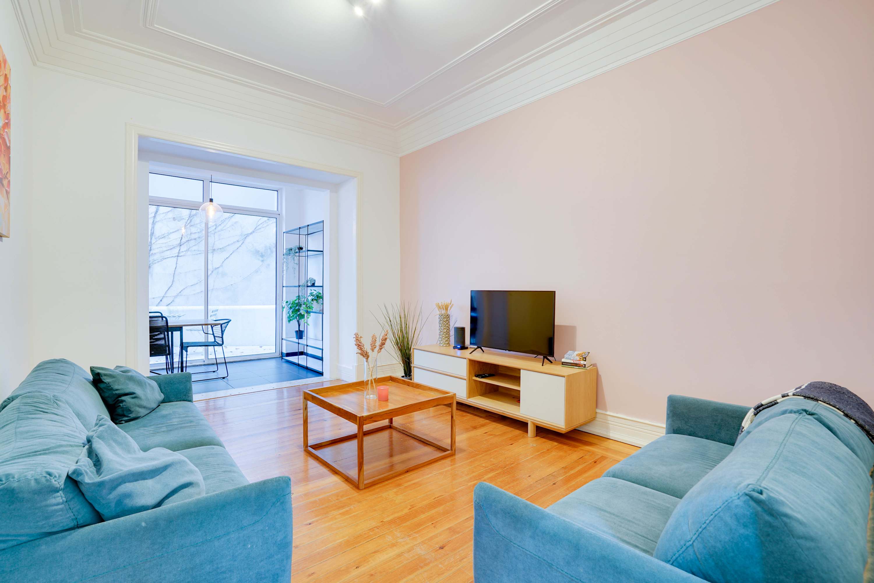 4BR Family Home w/Playroom, Garden & Parking - Picture 35