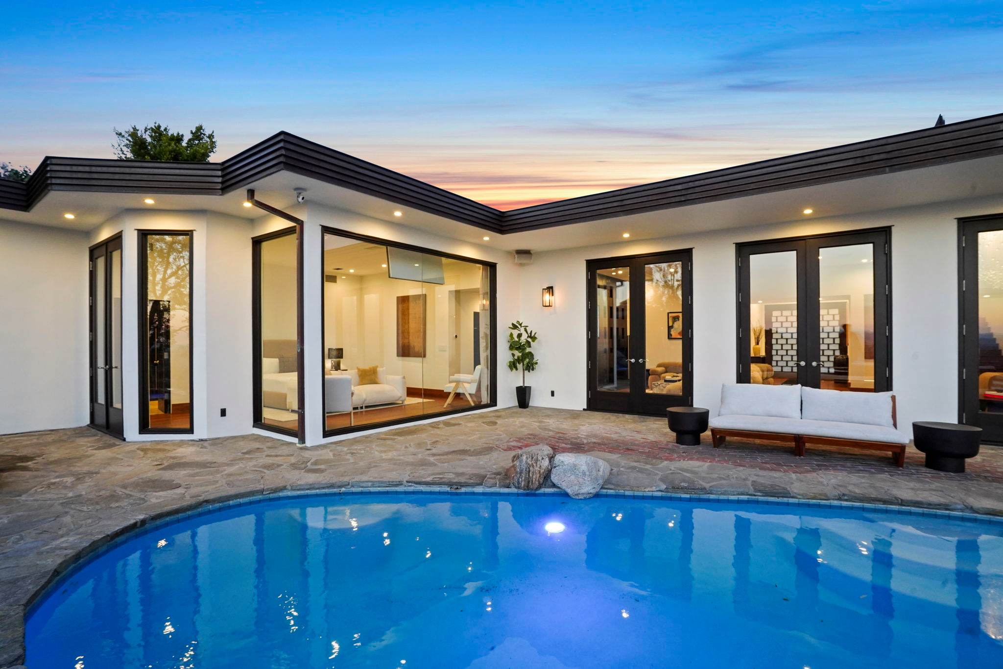 The shimmering pool reflects the beauty of the Bird Streets.