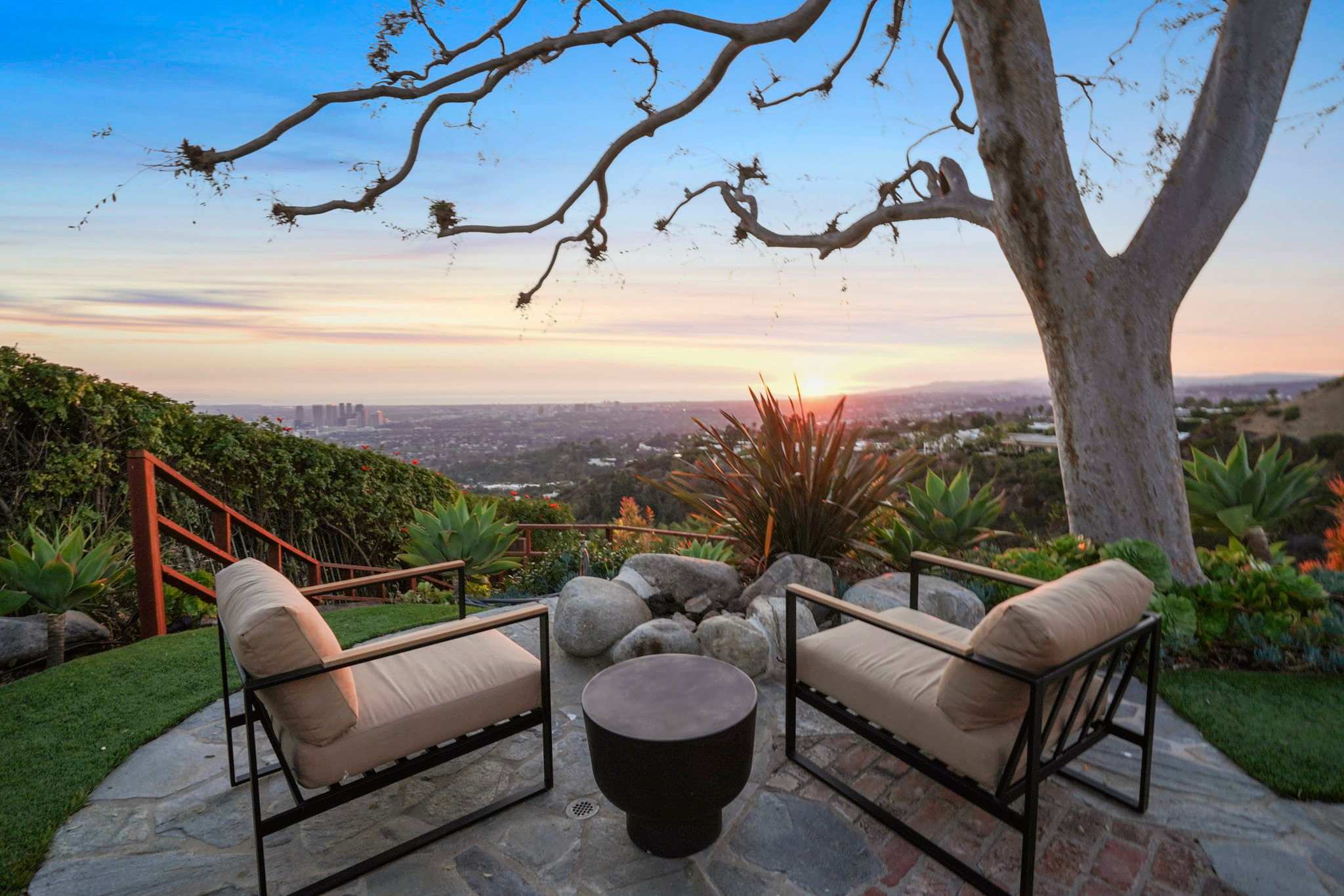 Sip, unwind, and take in Los Angeles from a new perspective.