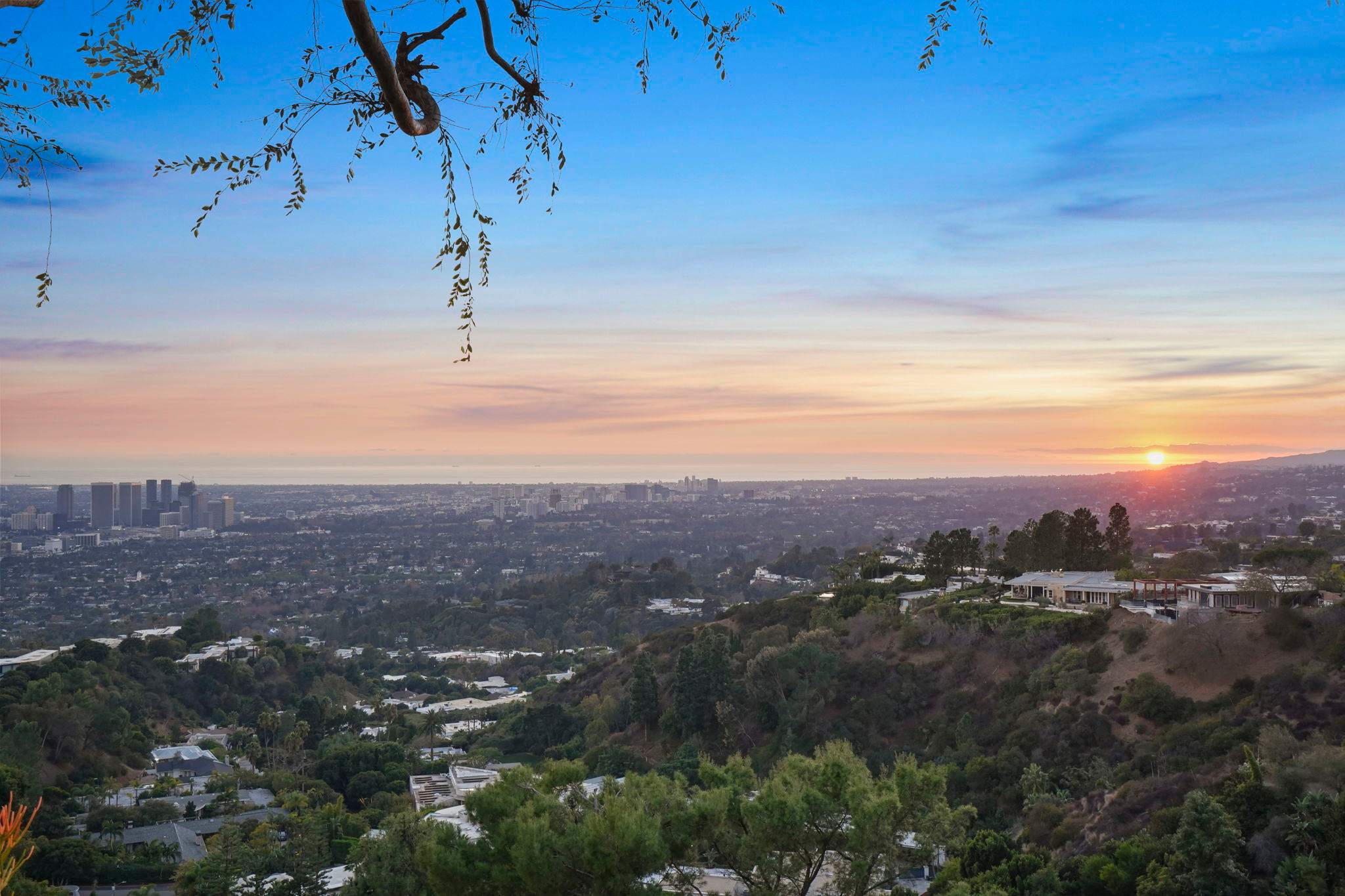 A front-row seat to nature’s nightly masterpiece.