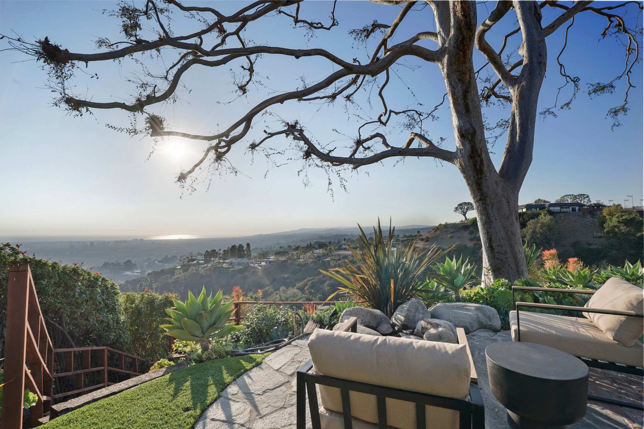 Where great conversations meet unforgettable views.