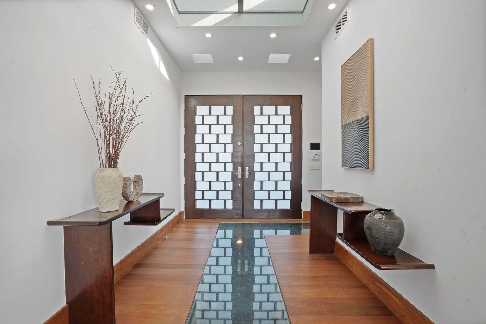 Your serene Hollywood Hills retreat begins here.