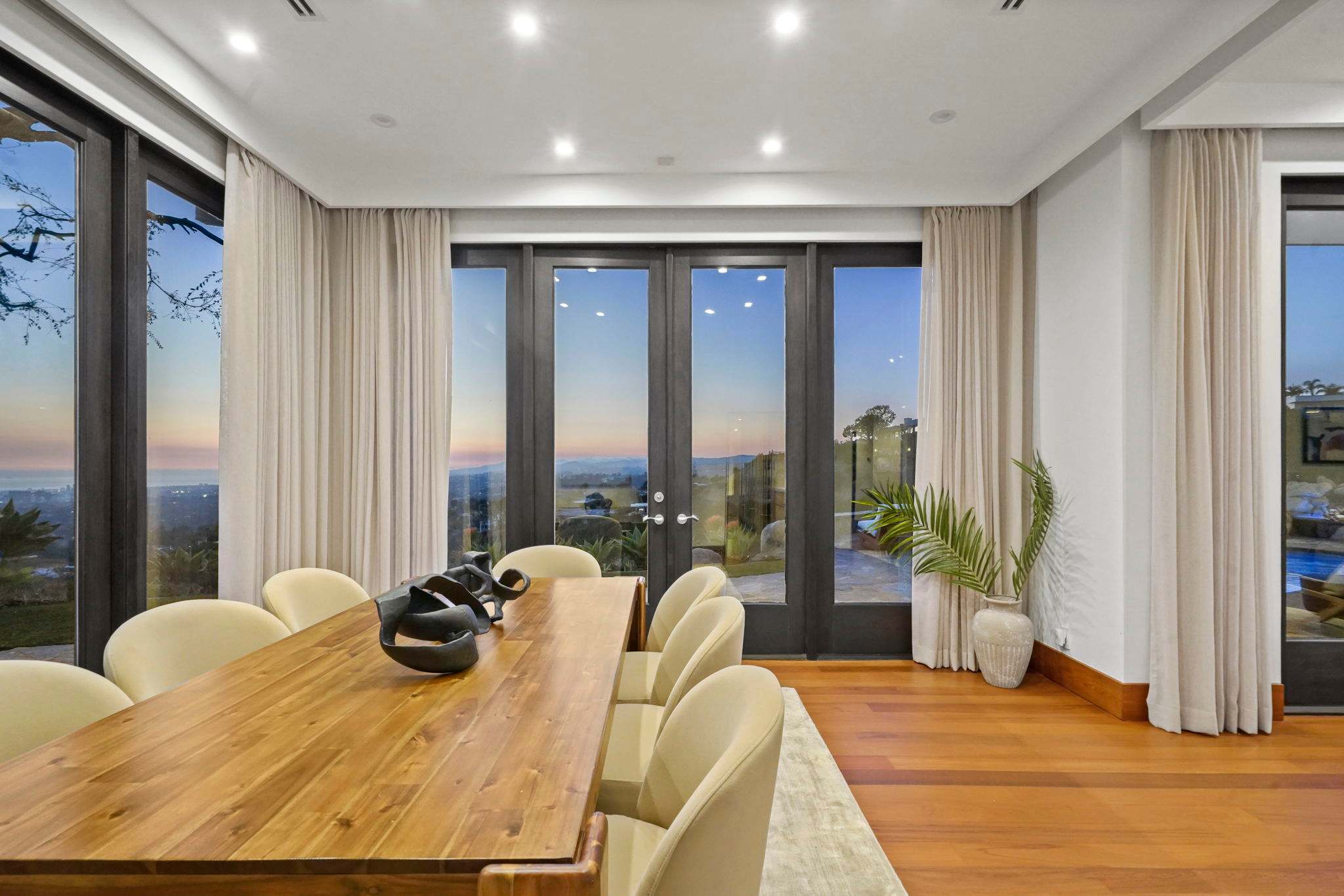 Elegant dining with panoramic views as your backdrop.