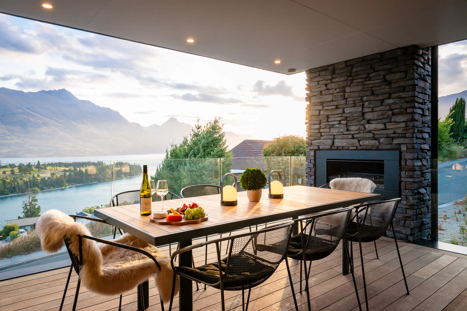 Outdoor Balcony with Gas Fireplace and BBQ
The balcony is equipped with a gas fireplace and BBQ, creating an ideal spot for alfresco dining or relaxing with scenic views.