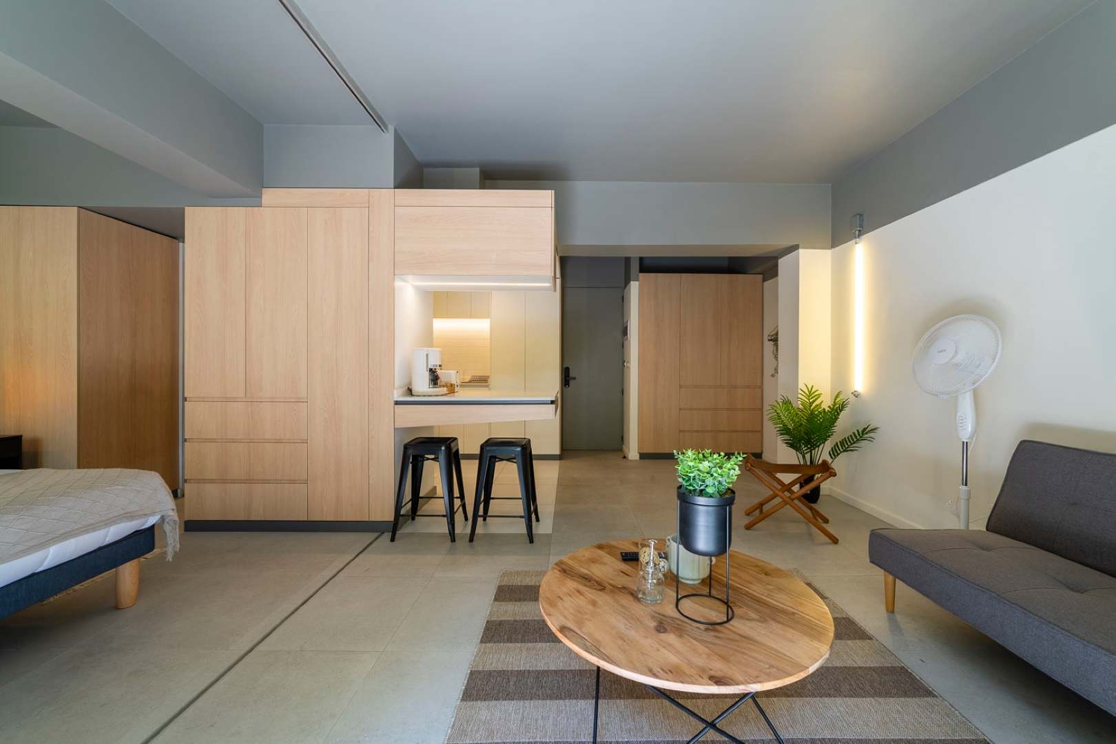 Relax in this stylish studio with modern amenities and a cozy atmosphere, perfect for unwinding after a day in the city.