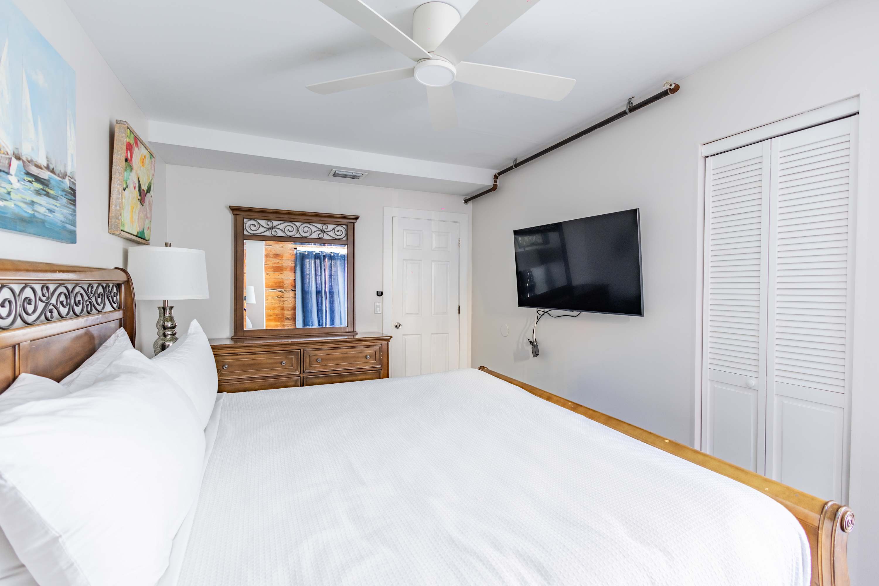 Commodore's Cove - One block from Duval St 5