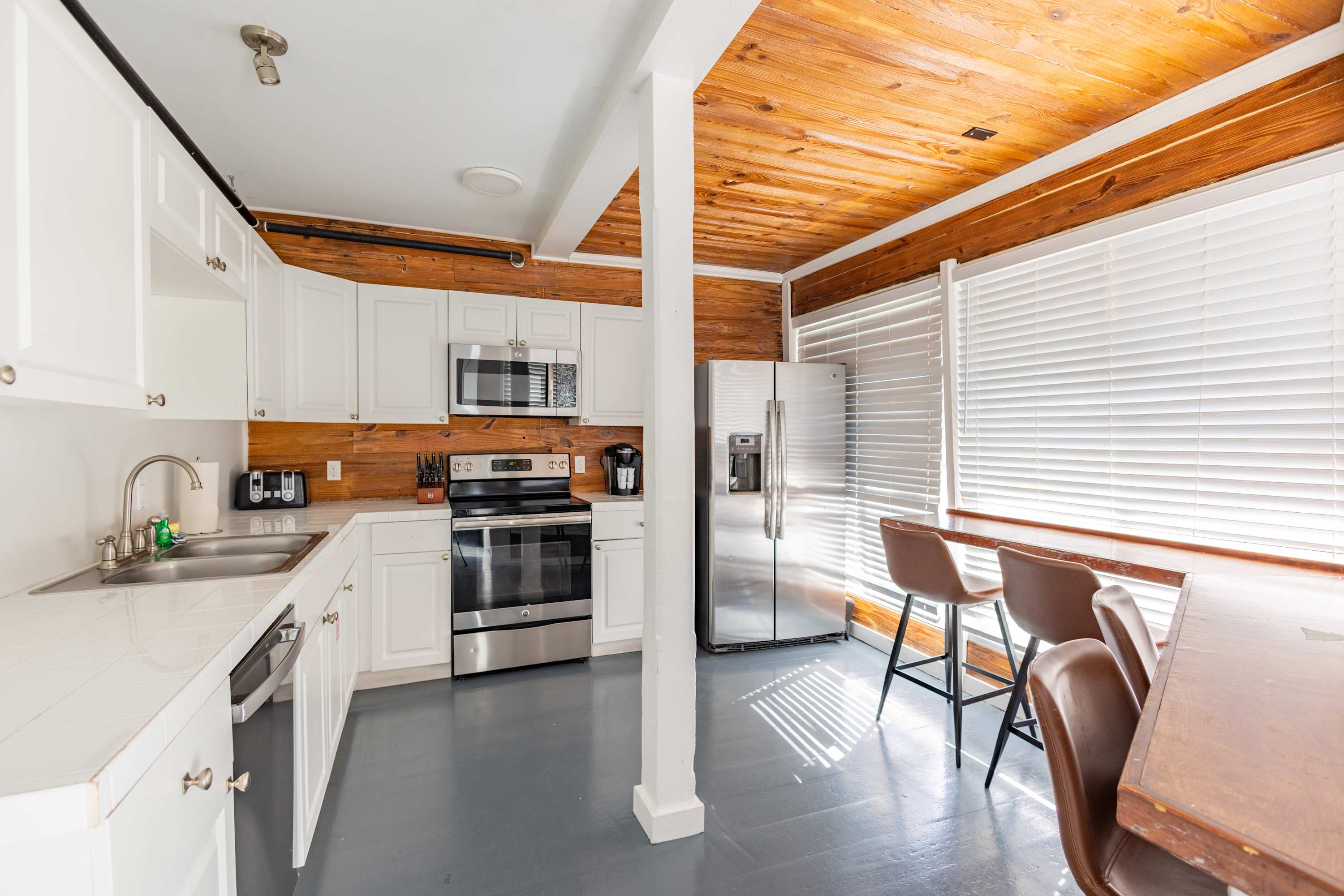 Commodore's Cove - One block from Duval St 3