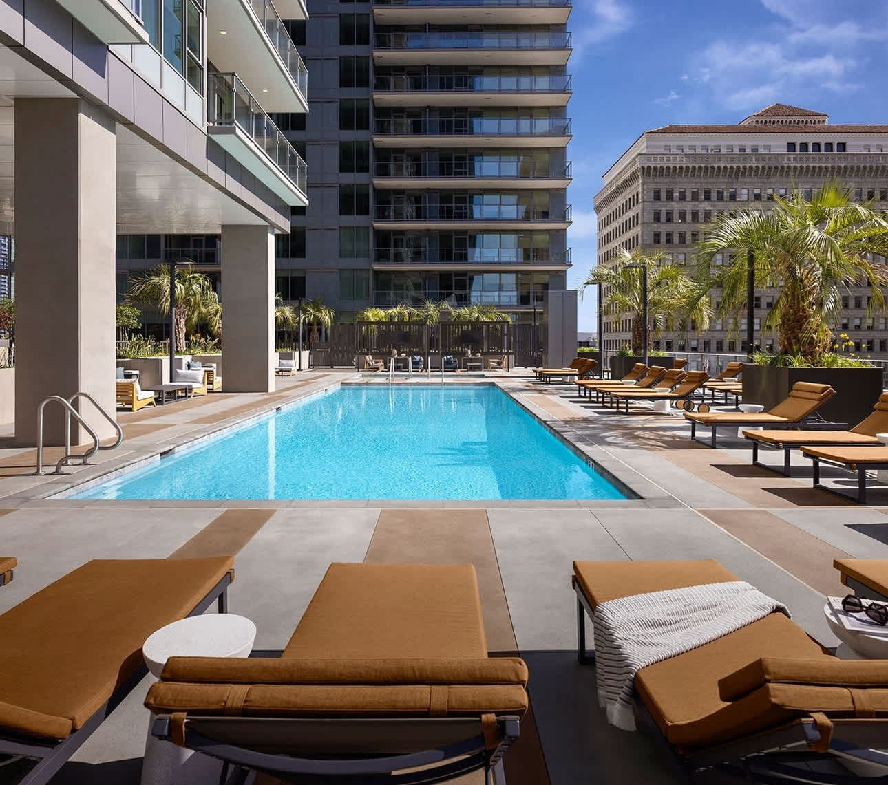 Downtown San Diego 1BR | Pool, Balcony & Gaslamp
