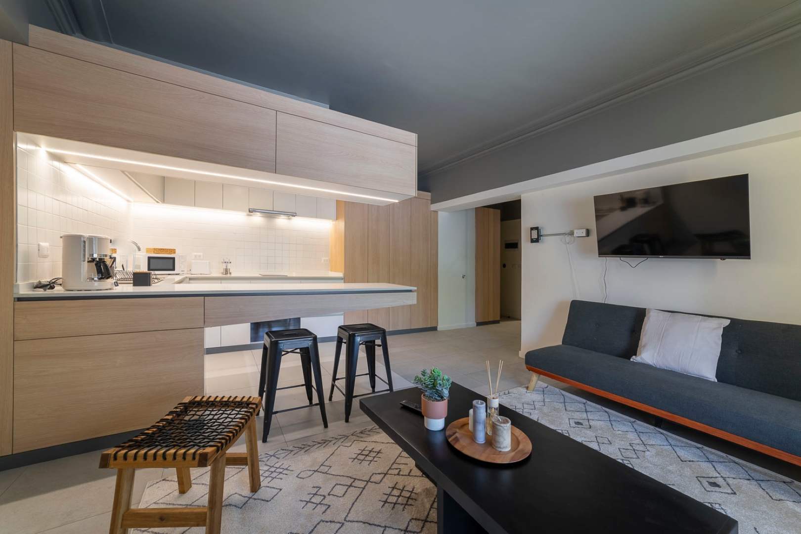 Experience modern living in this stylish studio with a sleek kitchen and cozy lounge, perfect for a city retreat.