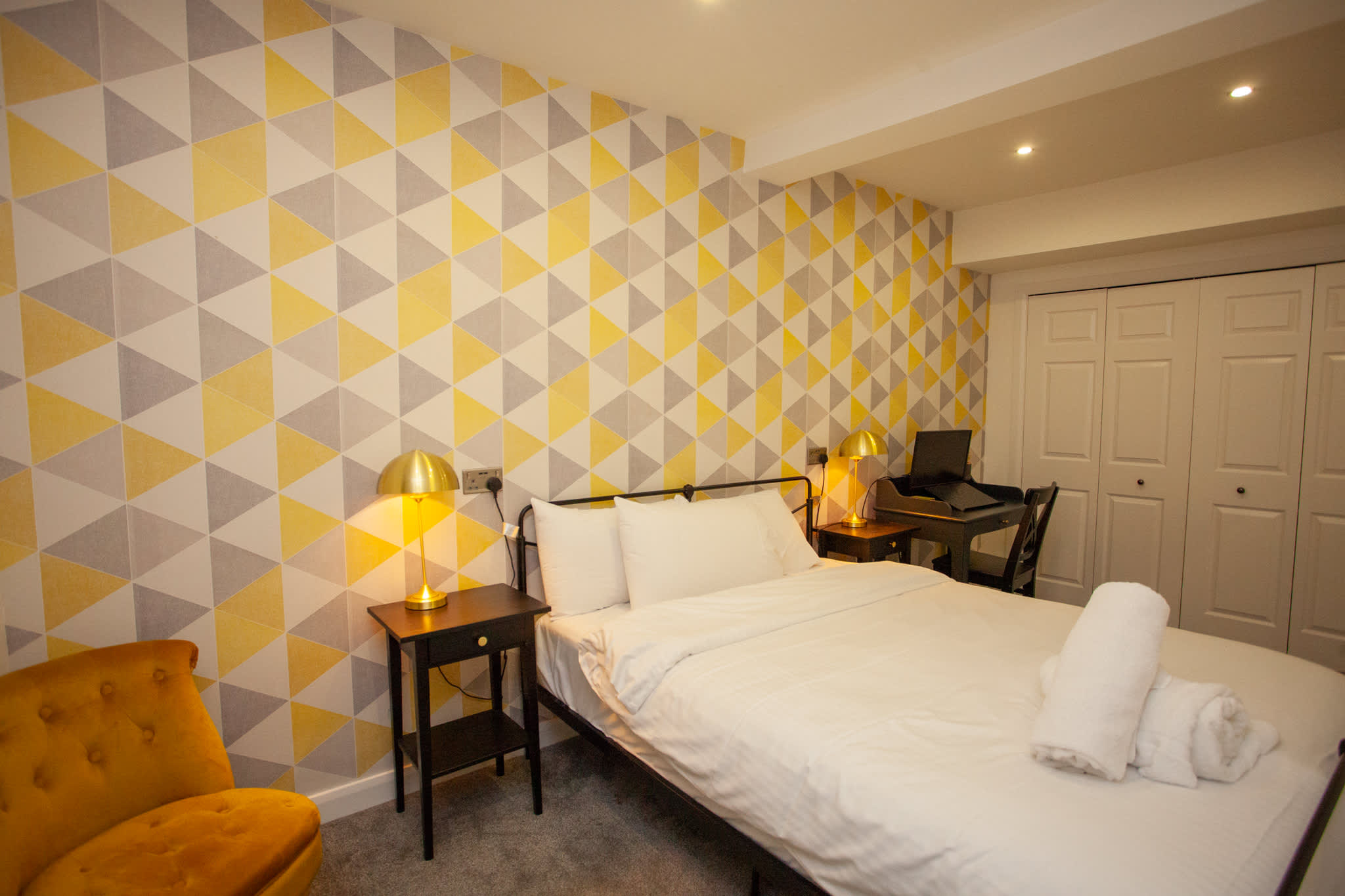 West End Flat with Private Terrace Glasgow in 34 West Prince's Street G4 9BP - Property image 11 - VivreStays