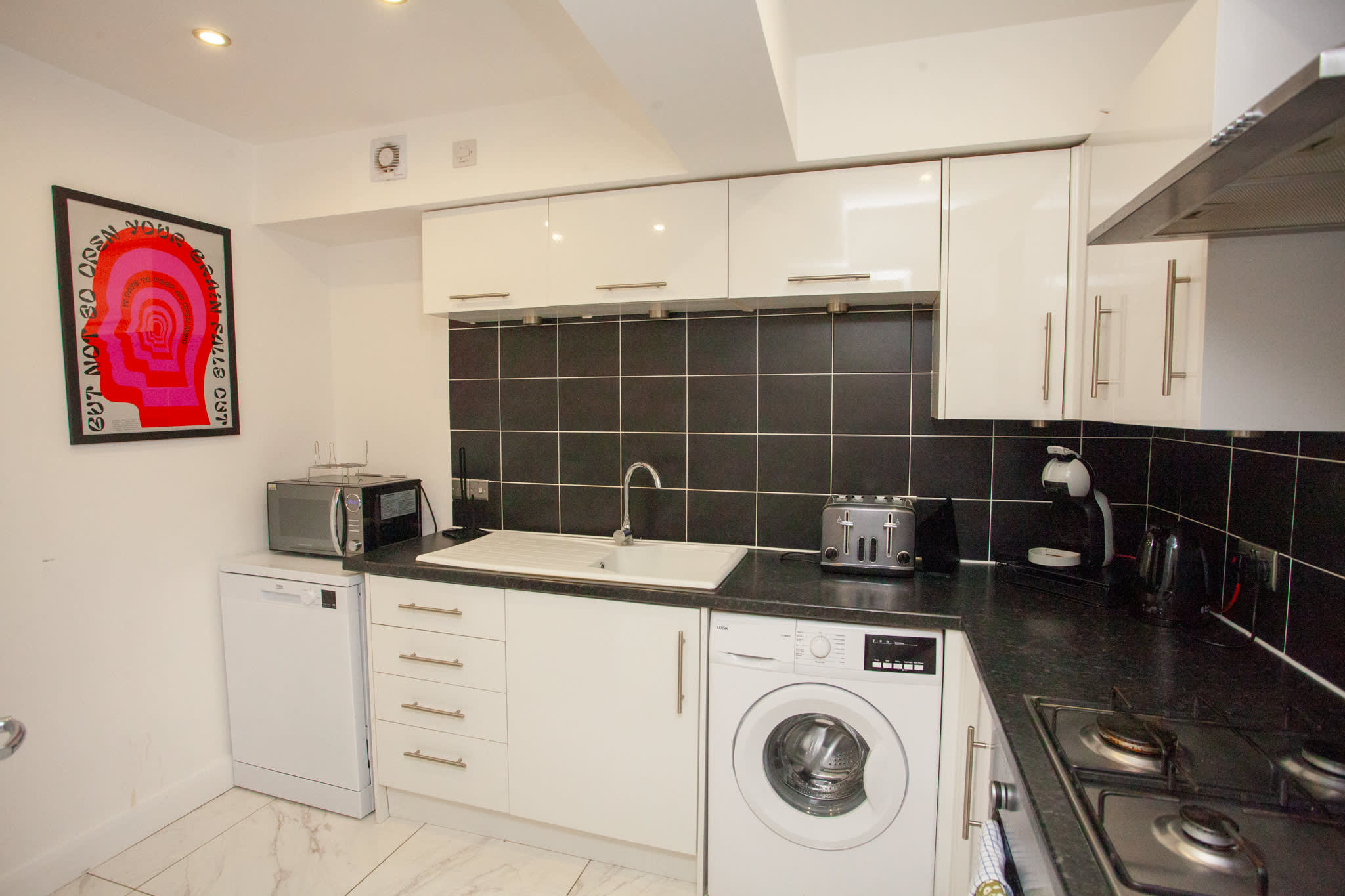 West End Flat with Private Terrace Glasgow in 34 West Prince's Street G4 9BP - Property image 8 - VivreStays