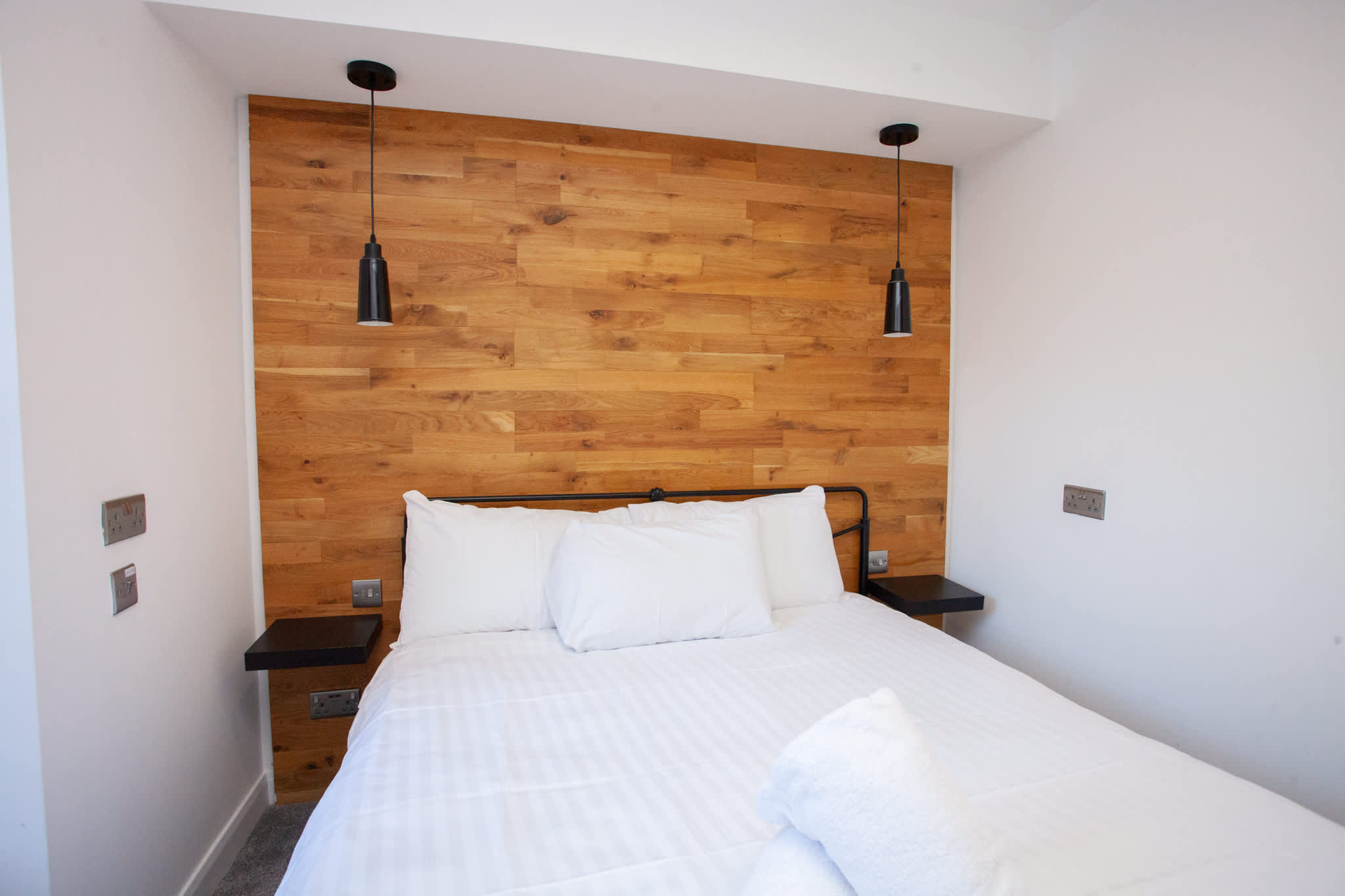 West End Flat with Private Terrace Glasgow in 34 West Prince's Street G4 9BP - Property image 9 - VivreStays