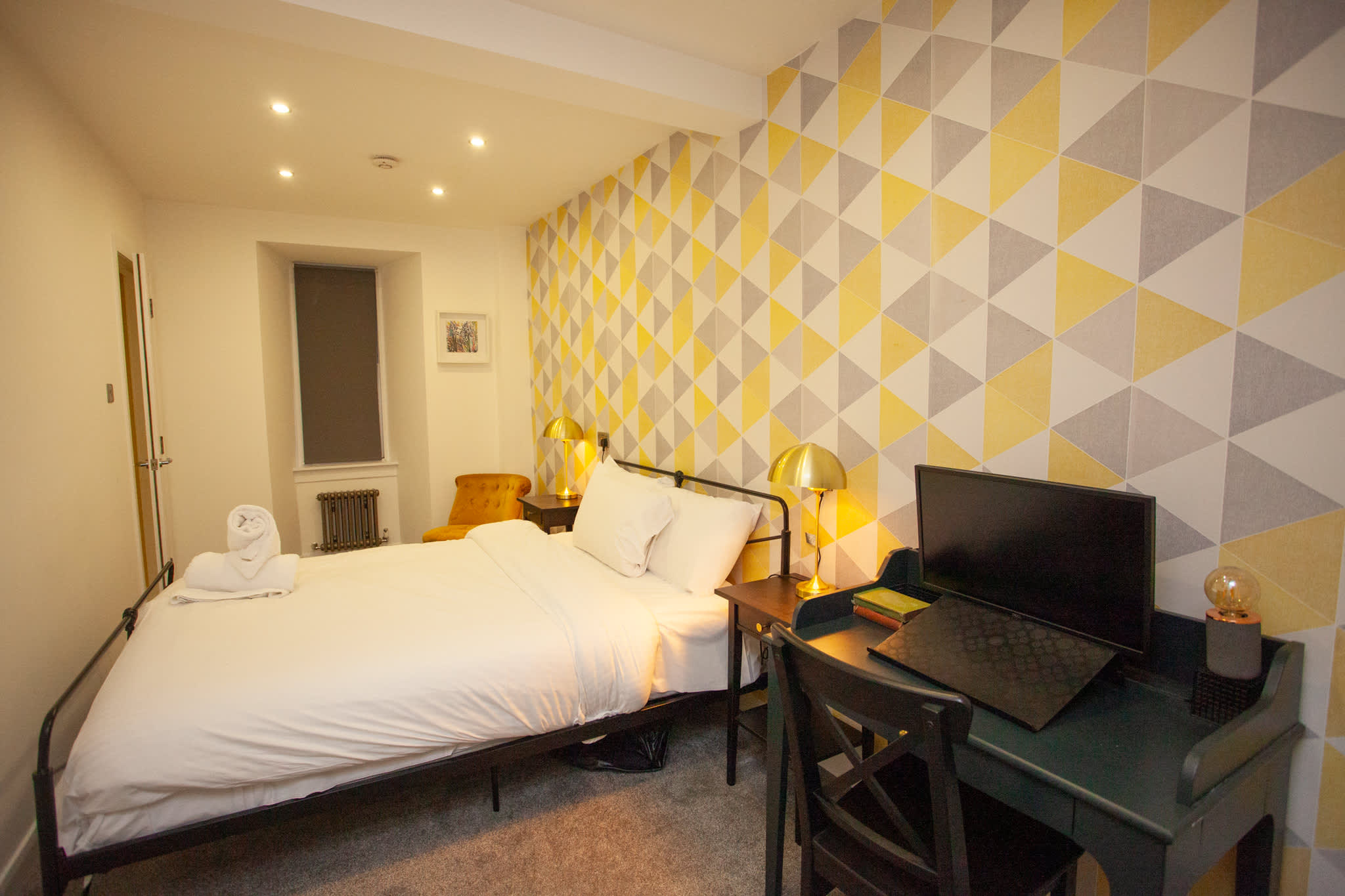 West End Flat with Private Terrace Glasgow in 34 West Prince's Street G4 9BP - Property image 12 - VivreStays