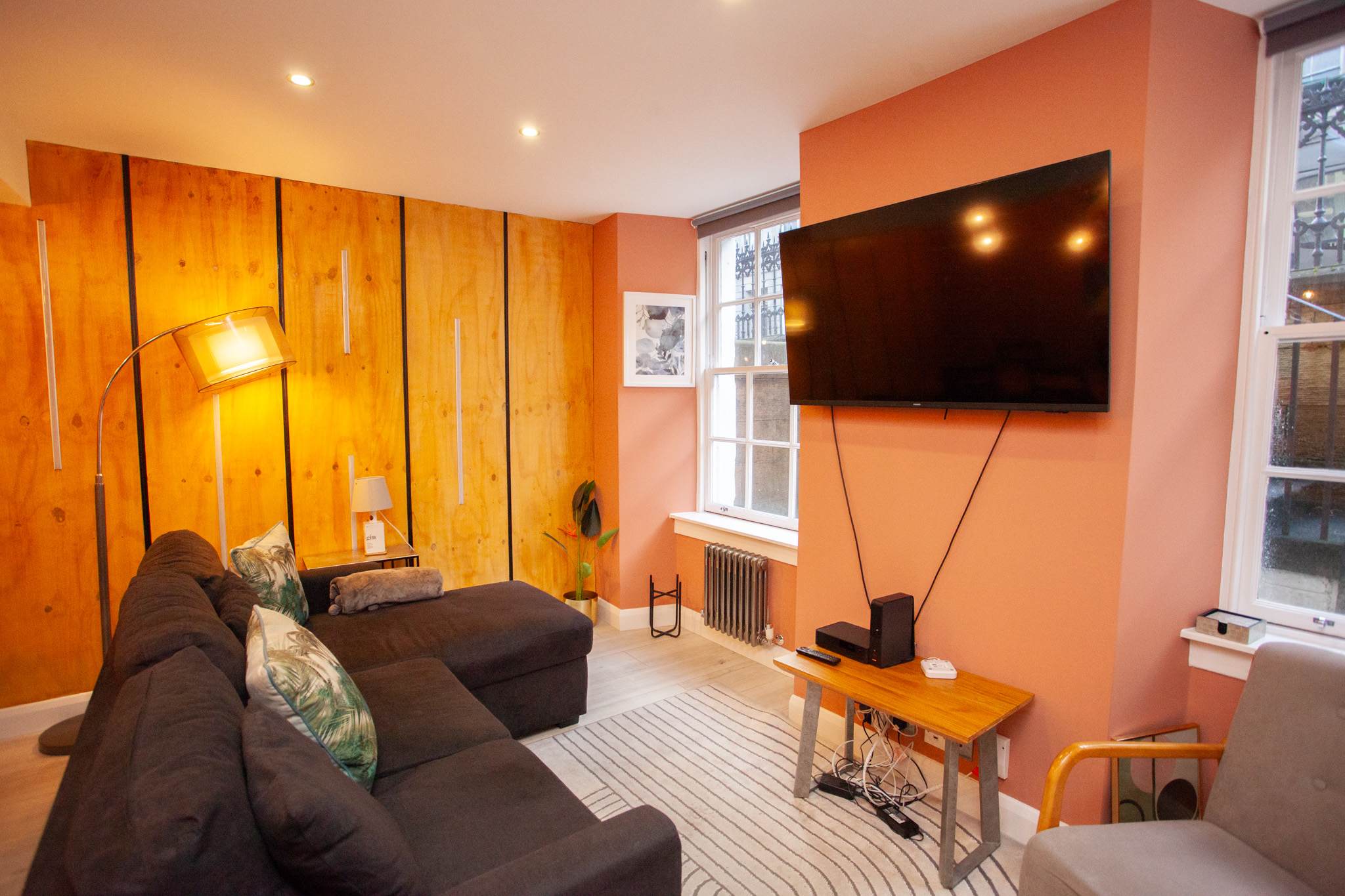 West End Flat with Private Terrace Glasgow in 34 West Prince's Street G4 9BP - Property image 3 - VivreStays