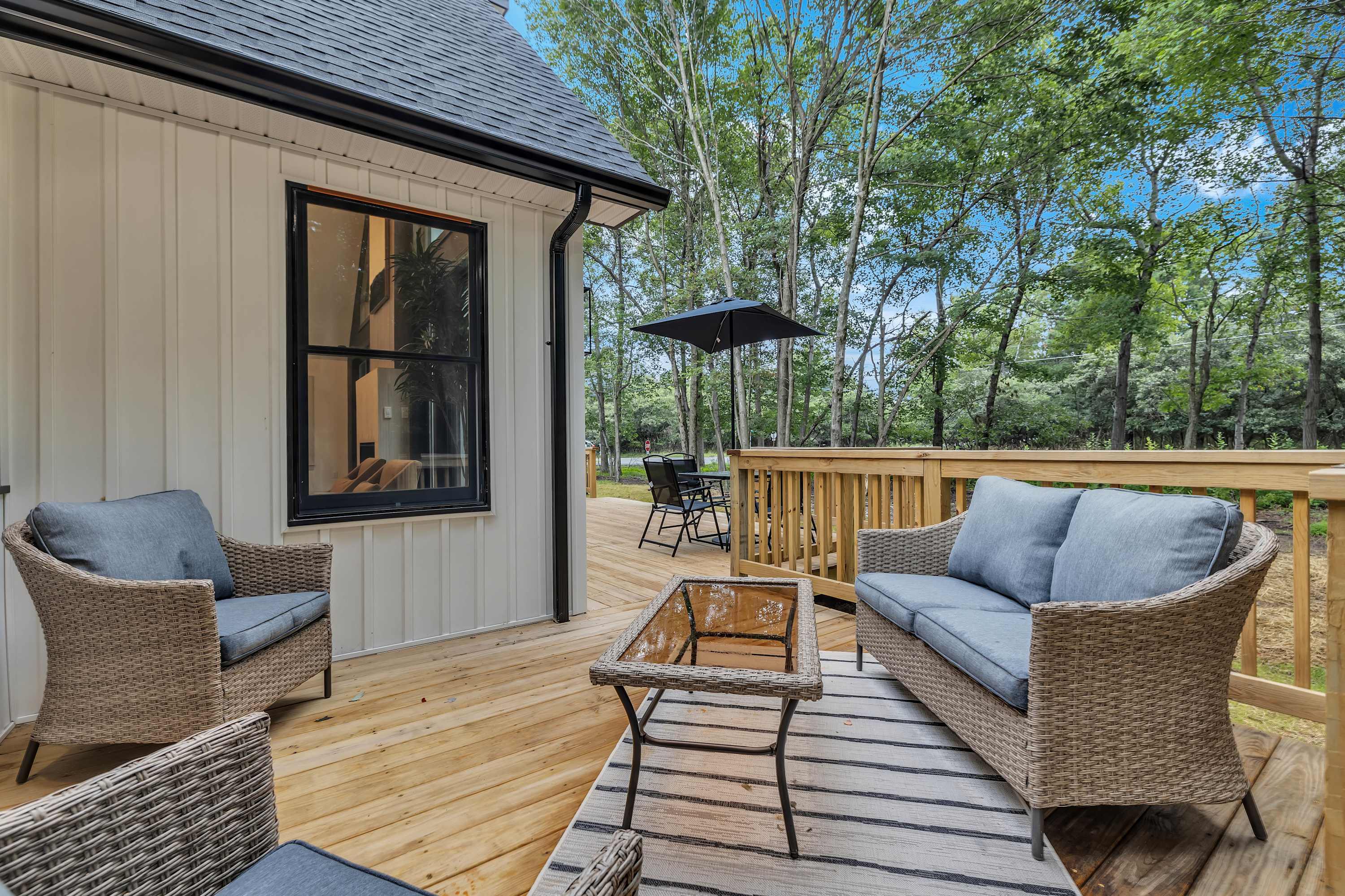 Cozy Corner with a View – A comfortable outdoor lounge space, ideal for sipping coffee, reading a book, or enjoying a quiet moment in nature.