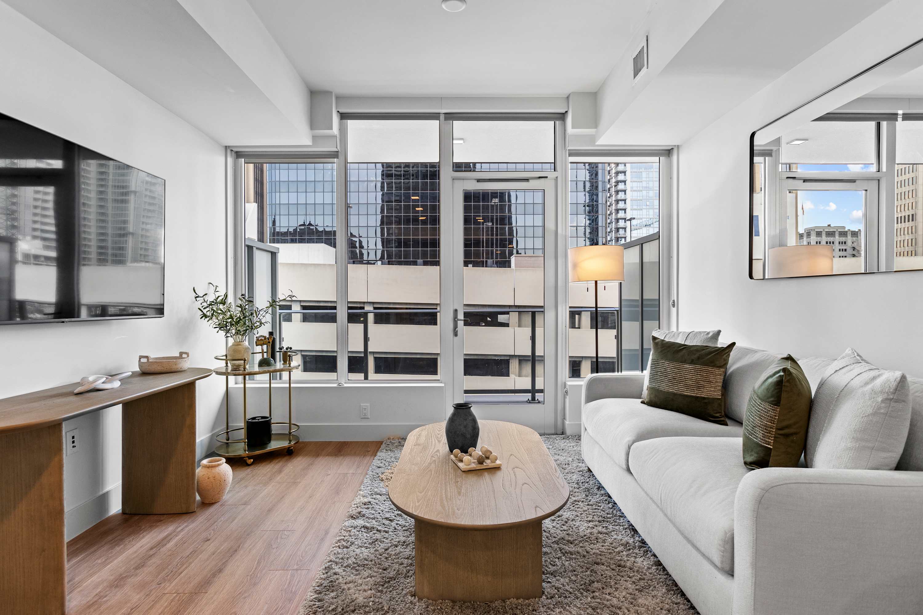 Downtown San Diego 1BR | Pool, Balcony & Gaslamp