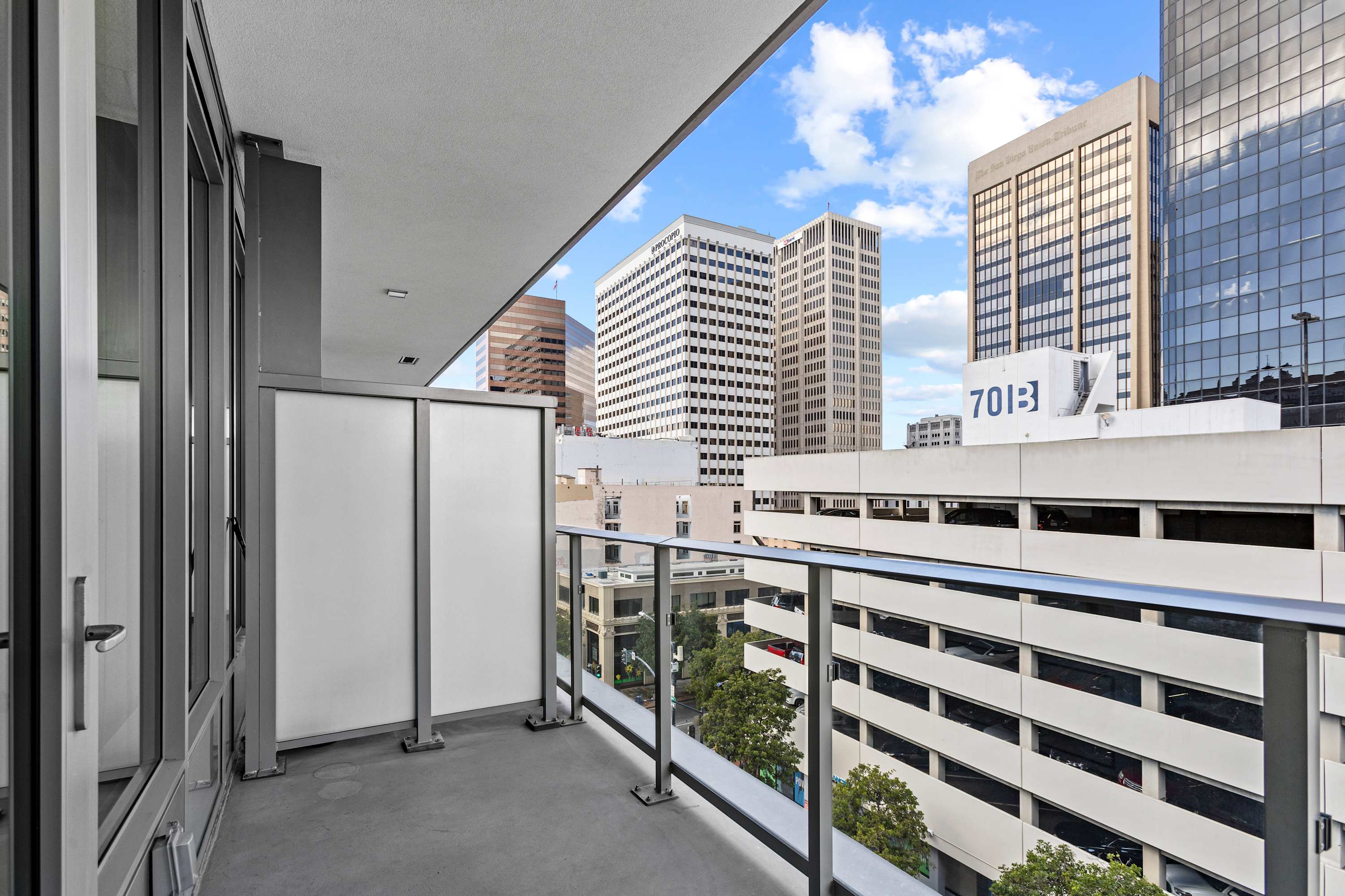 Downtown San Diego 1BR | Pool, Balcony & Gaslamp