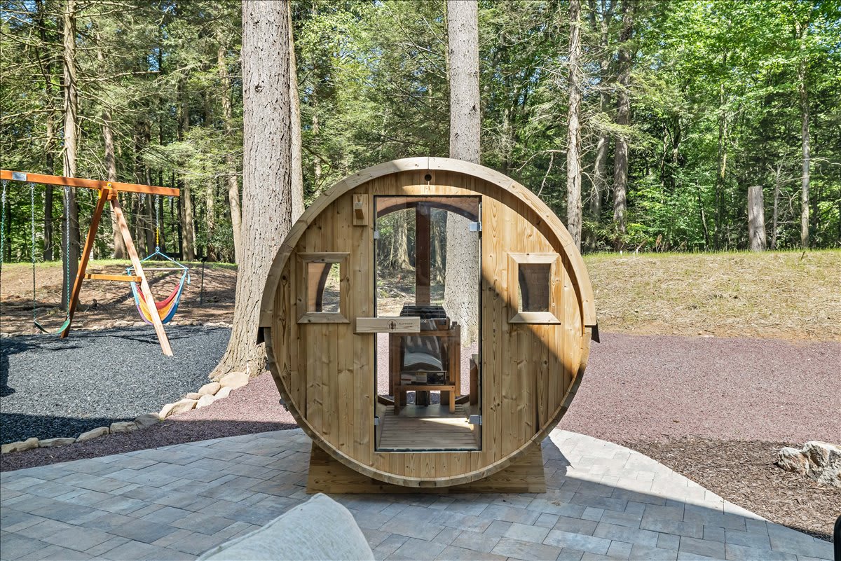Unwind and rejuvenate in our private, luxurious barrel sauna.