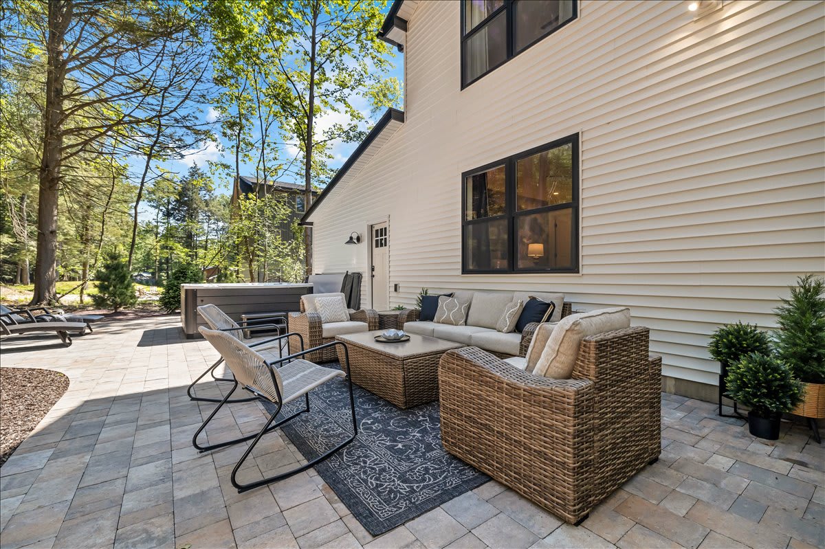 Comfort meets nature – lounge out on the outdoor furniture and soak in the peaceful surroundings