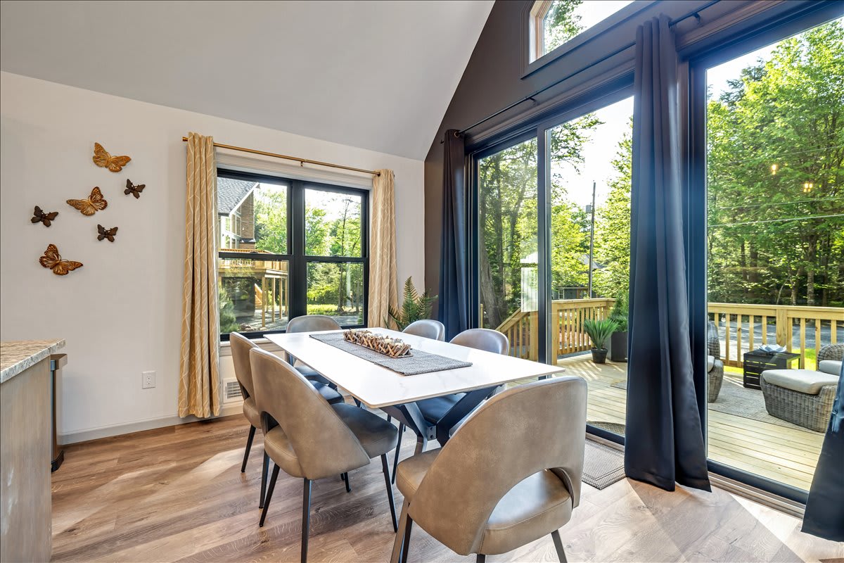 Bright and welcoming dining area – enjoy a meal together in style.