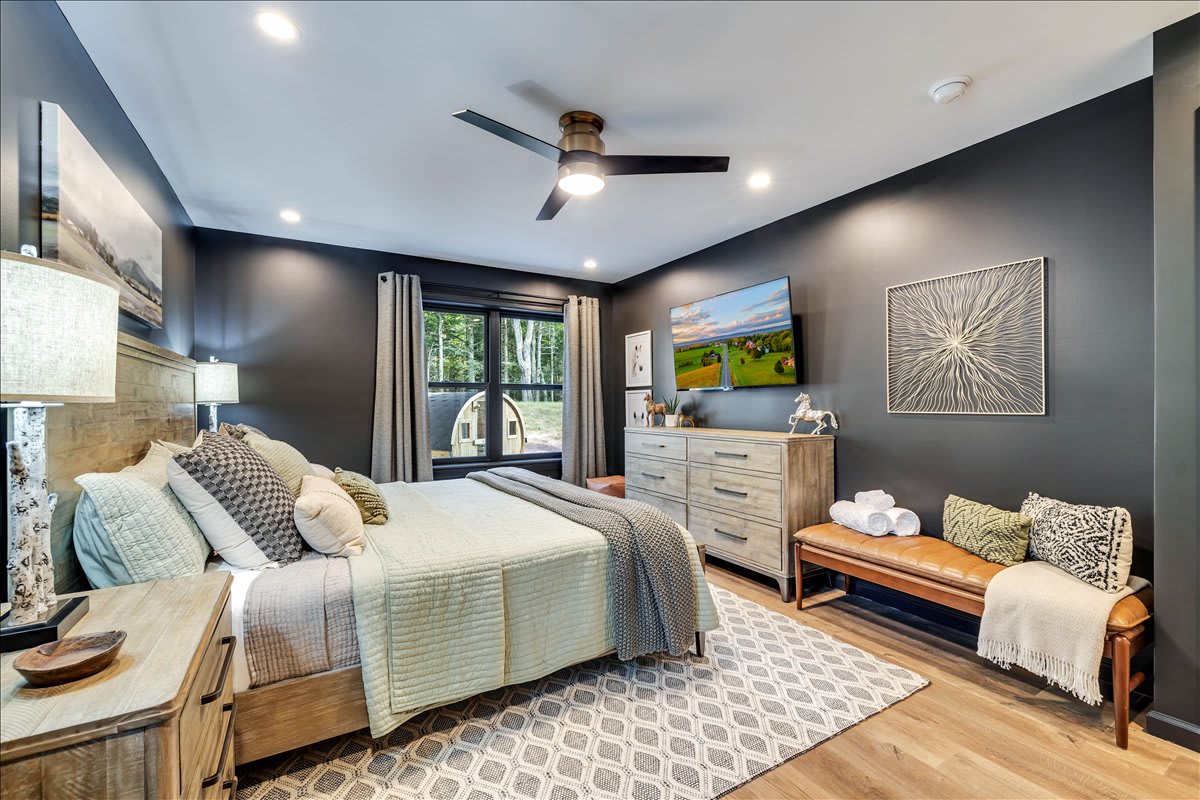 Our luxurious bedrooms have all the comforts of home: comfortable beds, TVs, ceiling fans and clothing storage