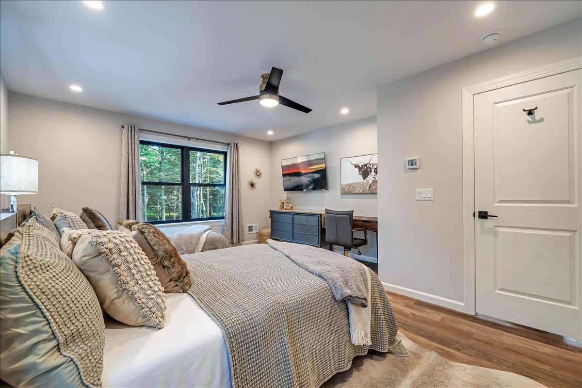 Bedroom 3 with two double beds - Wishing you sweet dreams in this warm and inviting bedroom.
Sleep in luxury - two double beds for up to 4 people to rest comfortably