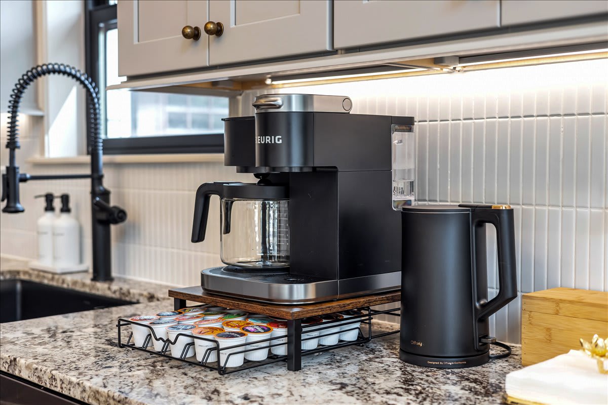 Start your day with a single cup of coffee or a carafe from our easy-to-use Keurig machine – coffee lovers welcome!