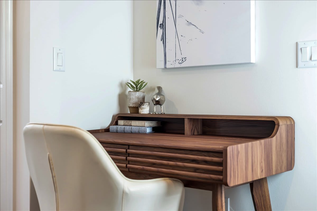 Working remotely? This house has 2 work desks in private bedrooms so you can stay productive while enjoying your mountain getaway.