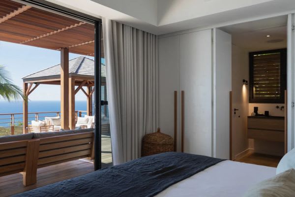 Beautiful Island Villa with Spacious Rooms | Photo 22