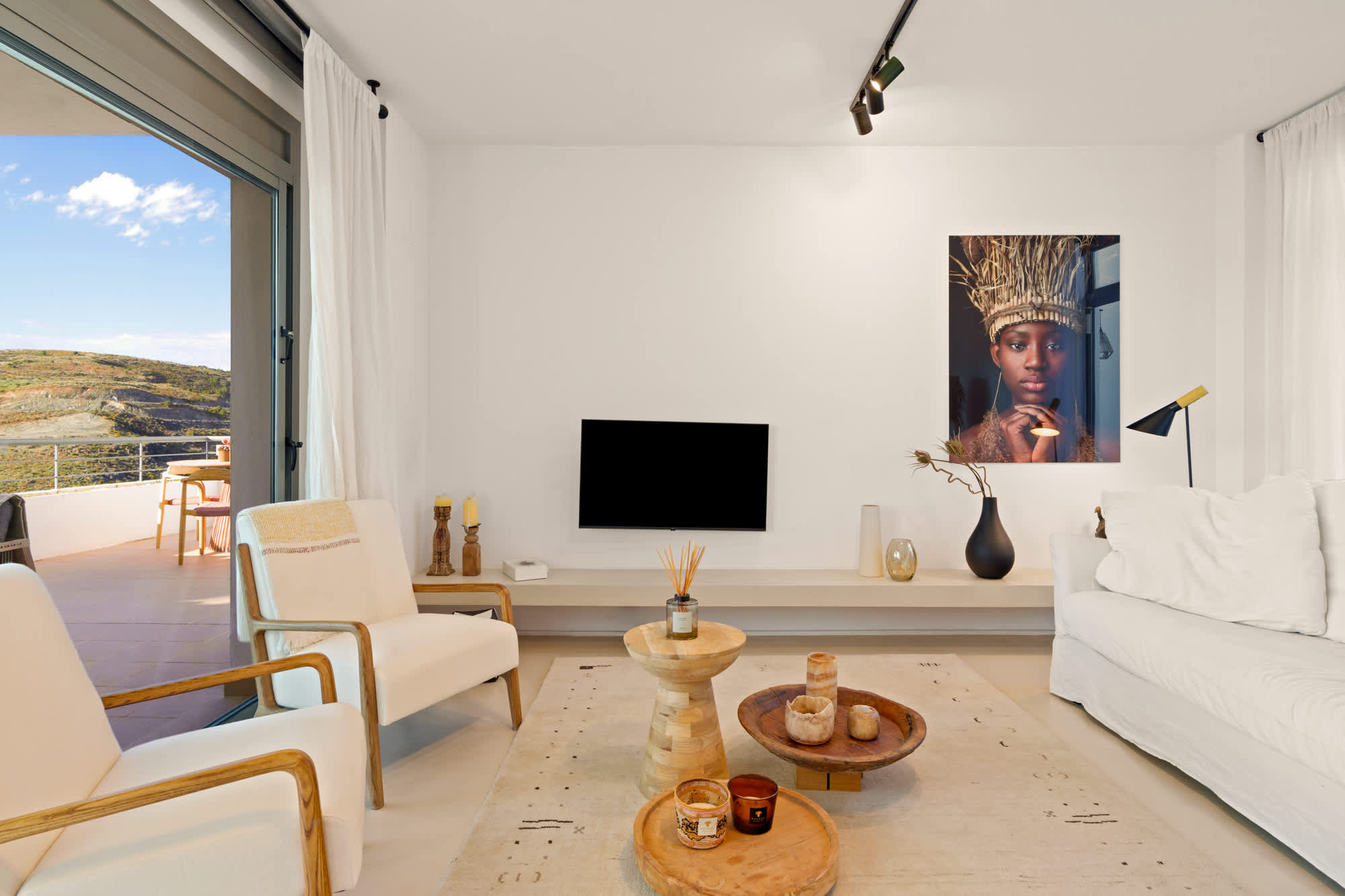 Serendipity Flat- stunning views and serene interior - Picture 1