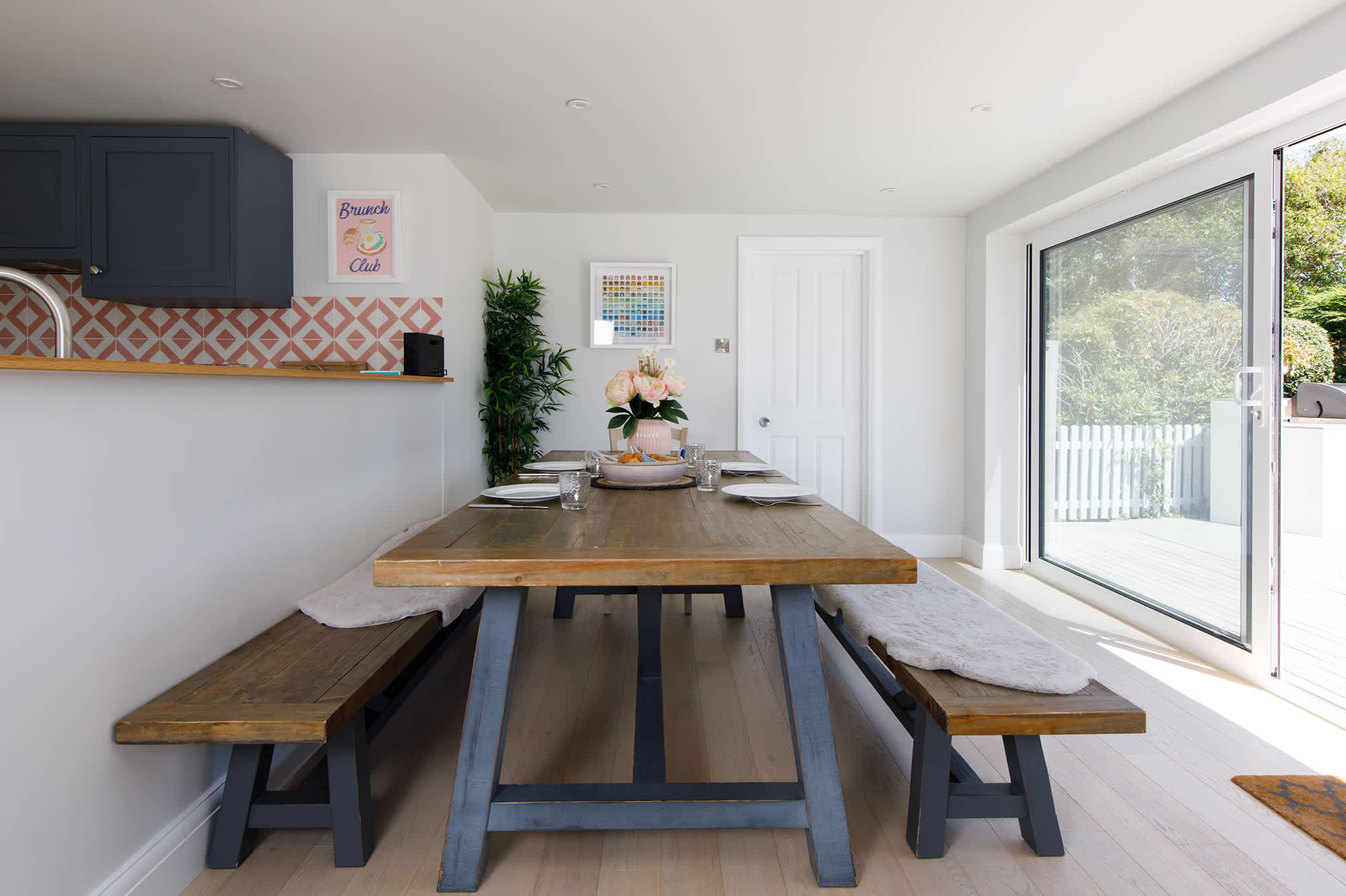 The dining table with bench seating can seat up to 10 people and the perfect place for long, leisurely dinners.