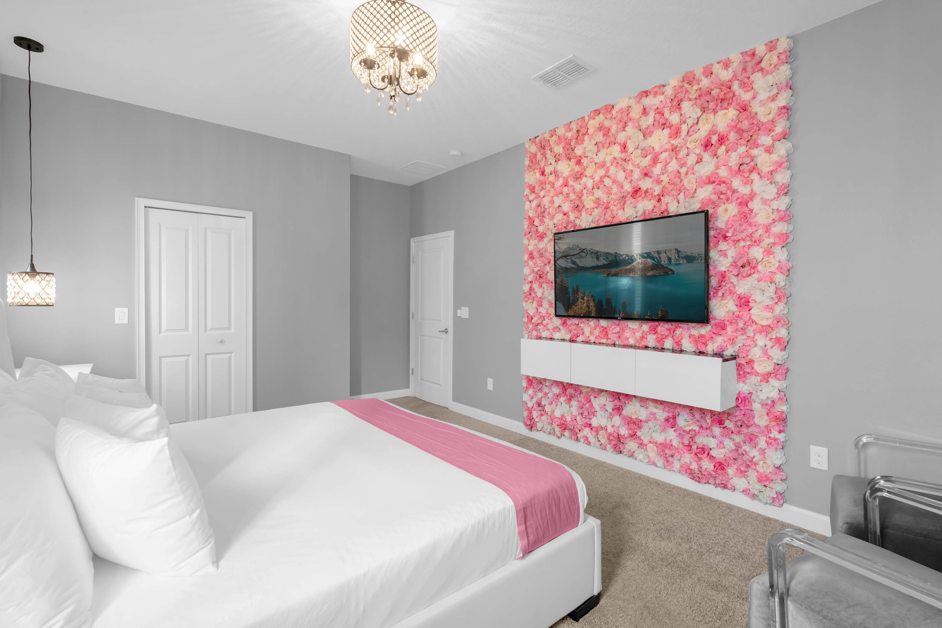 Primary King Bedroom with Smart TV and En-Suite Bathroom