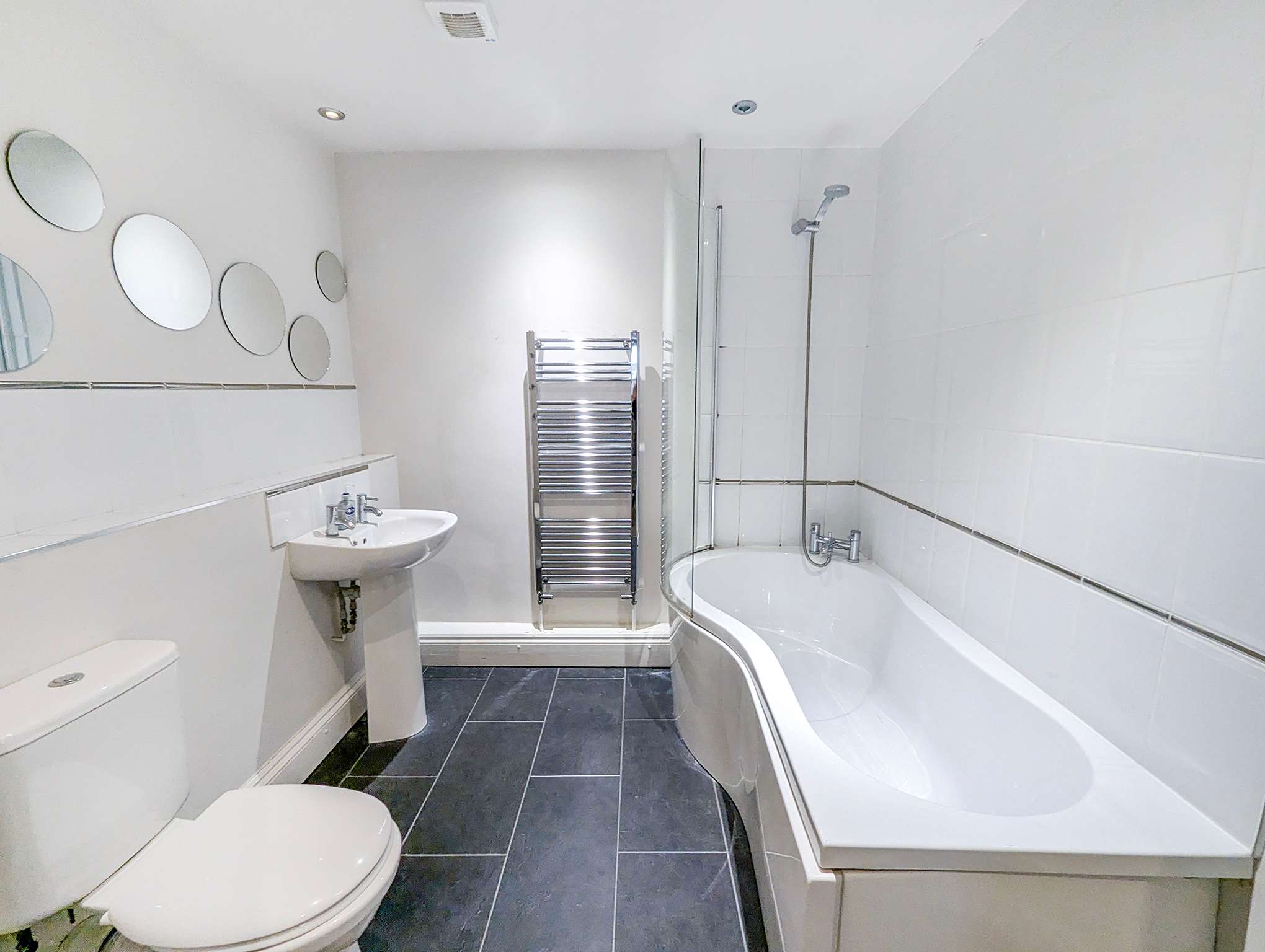 West Pier Beach - by Brighton Holiday Lets - Brighton Holiday Home - Image 20