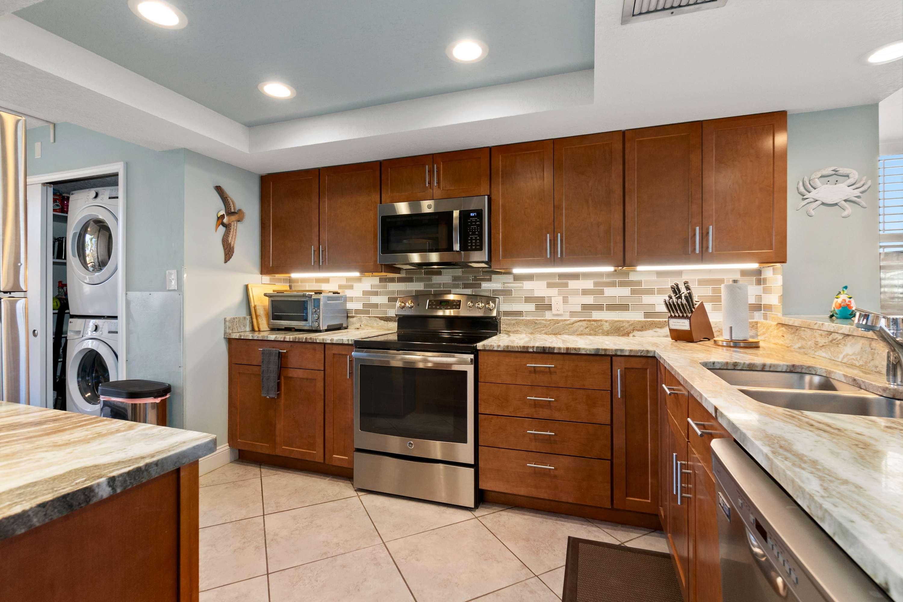 Catch the Breeze | Direct Oceanfront | Heated Pool — photo 16