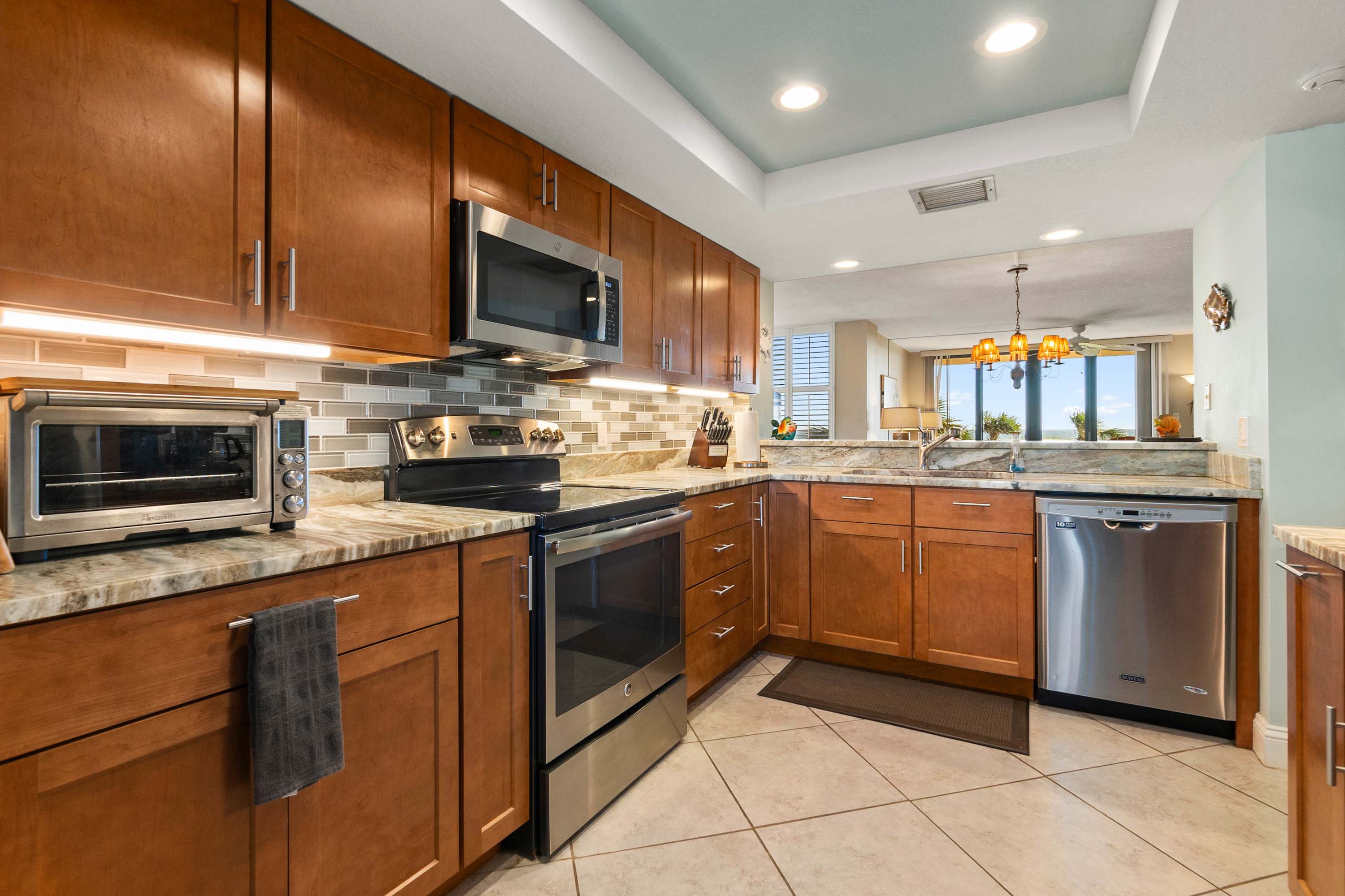 Catch the Breeze | Direct Oceanfront | Heated Pool — photo 17