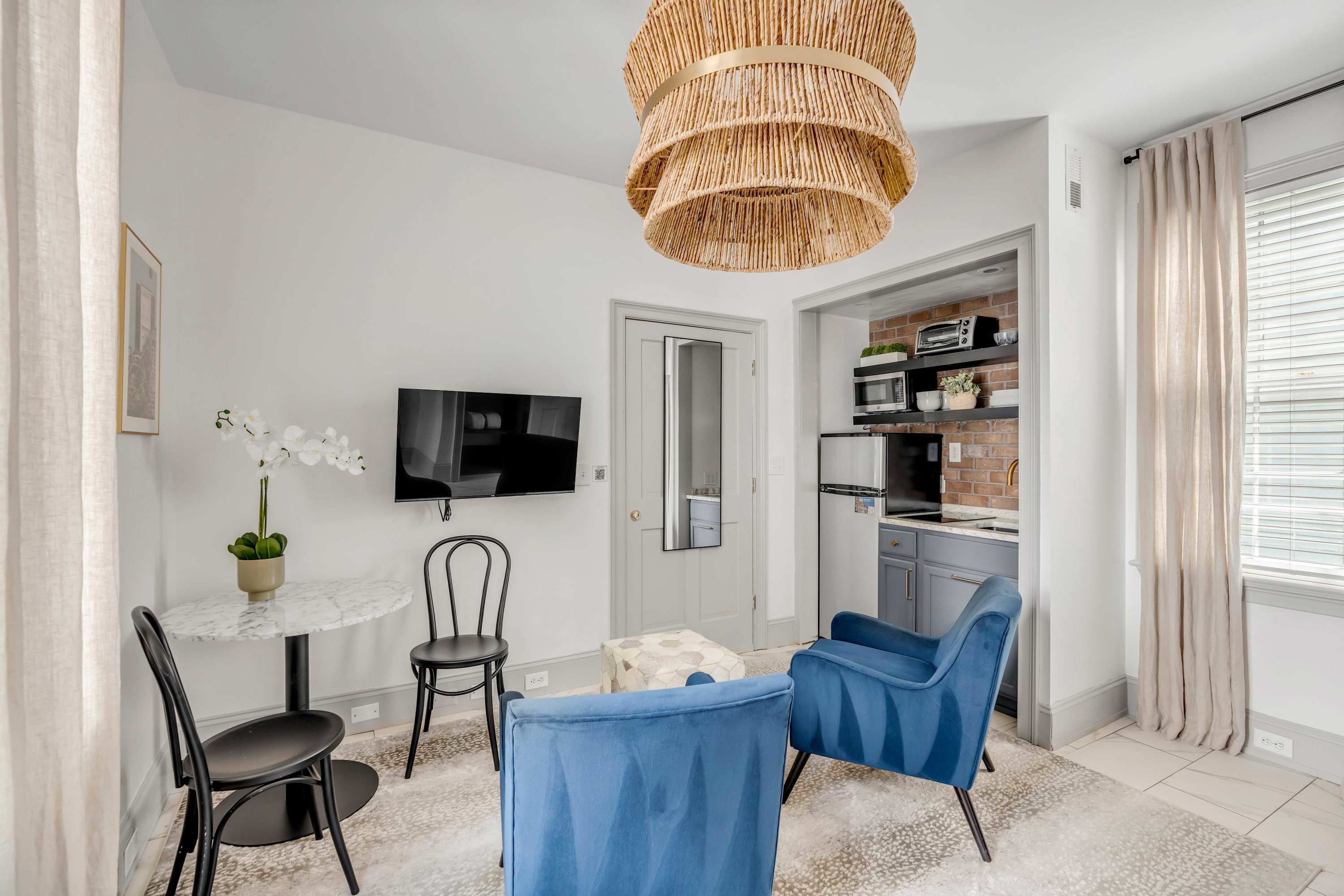 Courtyard Suite with Tranquil Garden & Heated Pool 2