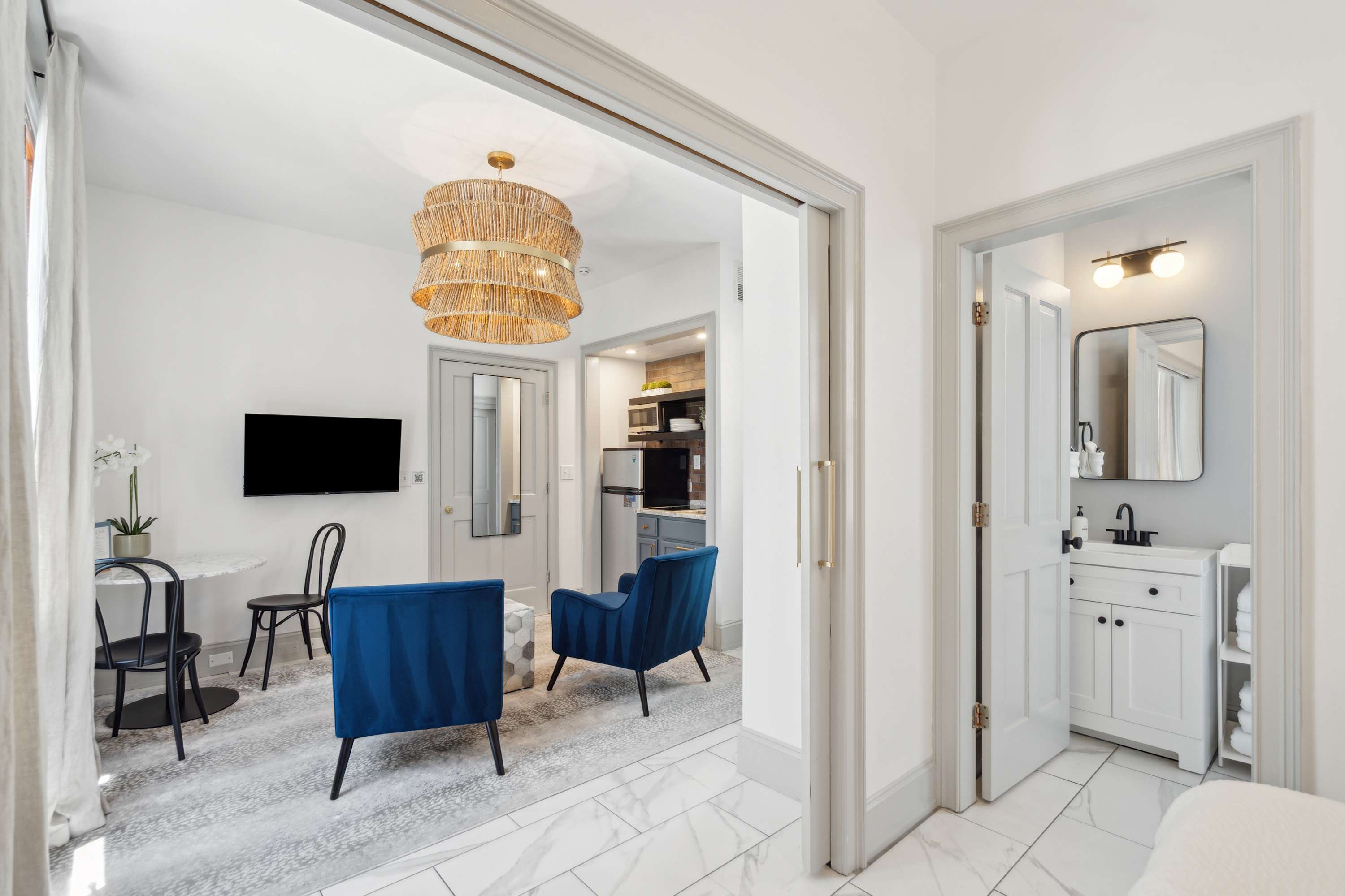 Courtyard Suite with Tranquil Garden & Heated Pool 4