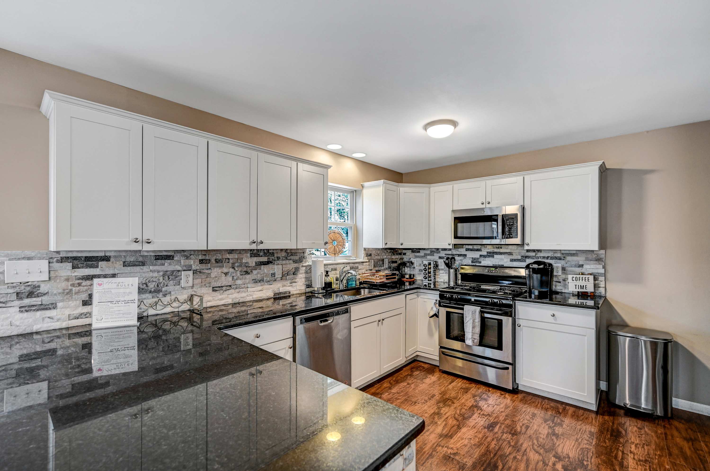 Cook, Connect, Create! With stylish finishes, ample space, and all the essentials, this kitchen is ready for everything from quick breakfasts to gourmet dinners. 
